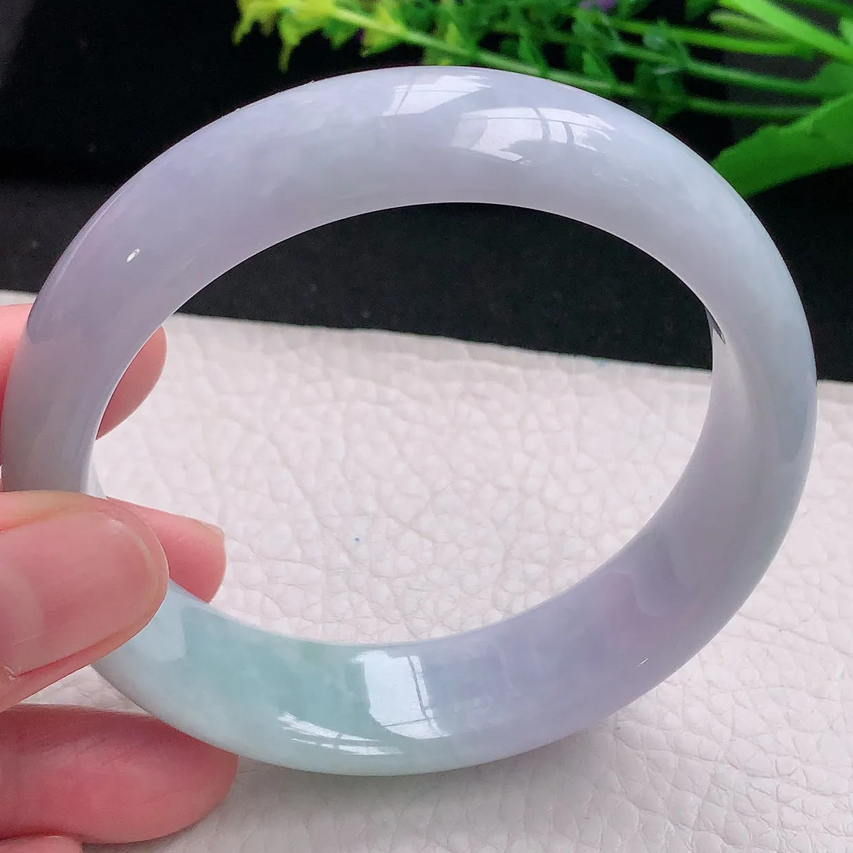 js自然光59*14.8*8平安镯 天然缅甸翡翠a 货春带彩水润宽边玉镯子