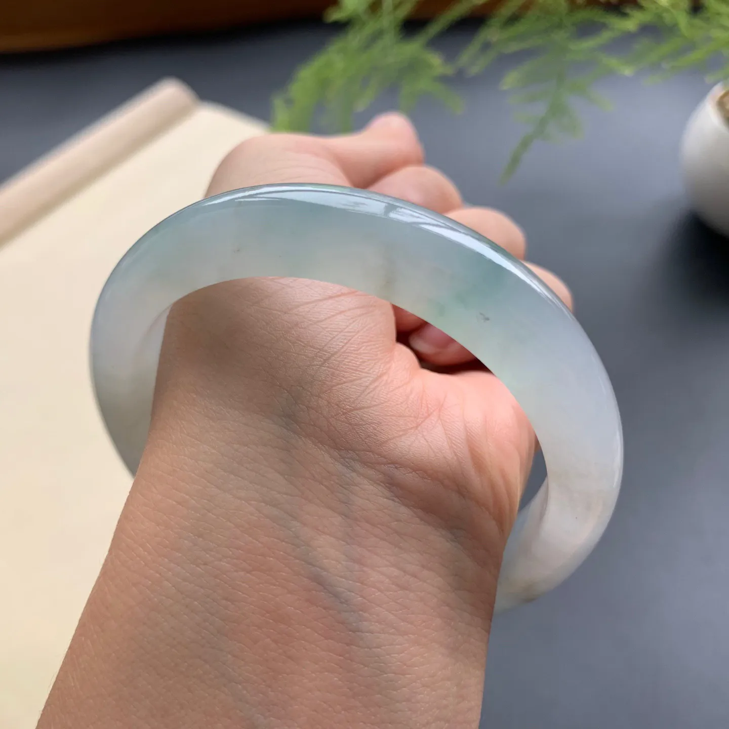 58圈口冰种正圈手镯 尺寸：58-12.2-8.6，无纹裂，水润透亮，胶感十足