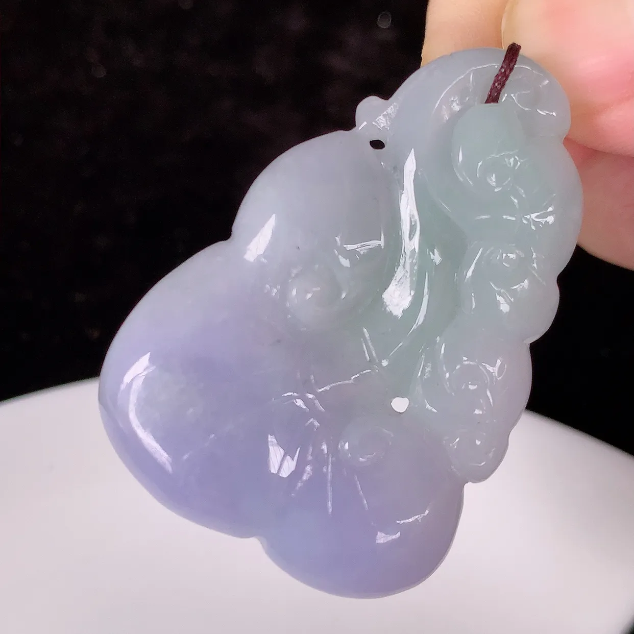 自然光实拍，冰润紫罗兰翡翠万事如意吊坠，种老水足，雕工精湛 ，寓意美好，佩戴时尚出众！#1.2