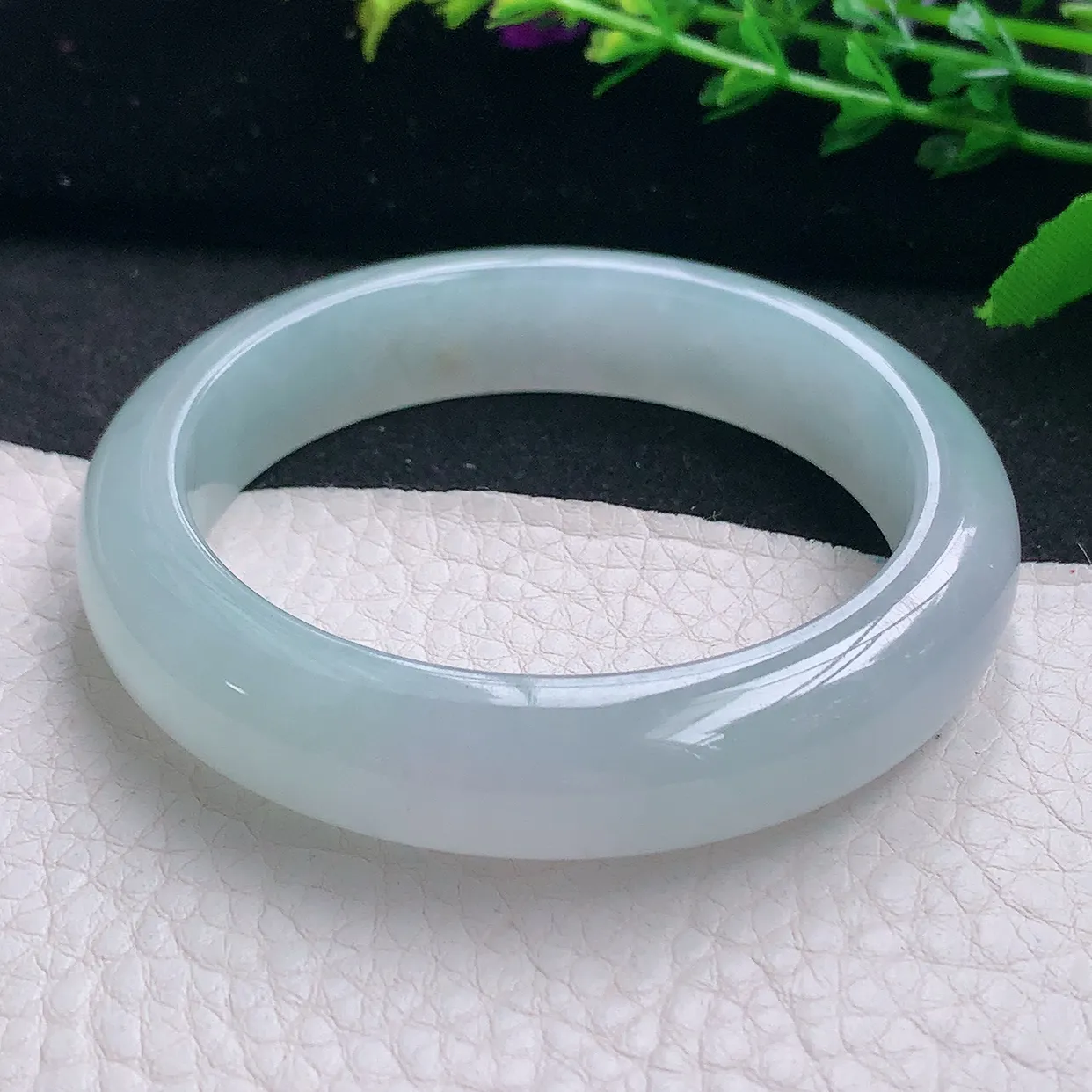 r自然光53.5*12.2*8.2平安镯 天然缅甸翡翠a 货冰荧纯美宽边玉镯子