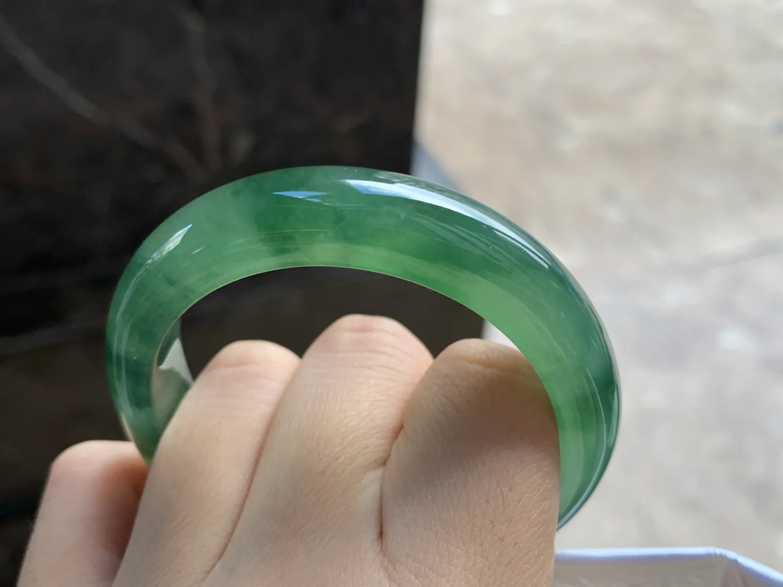 56.5-12.8-8.2

油绿贵妃手镯^_^起光 种老 正圈54可以带