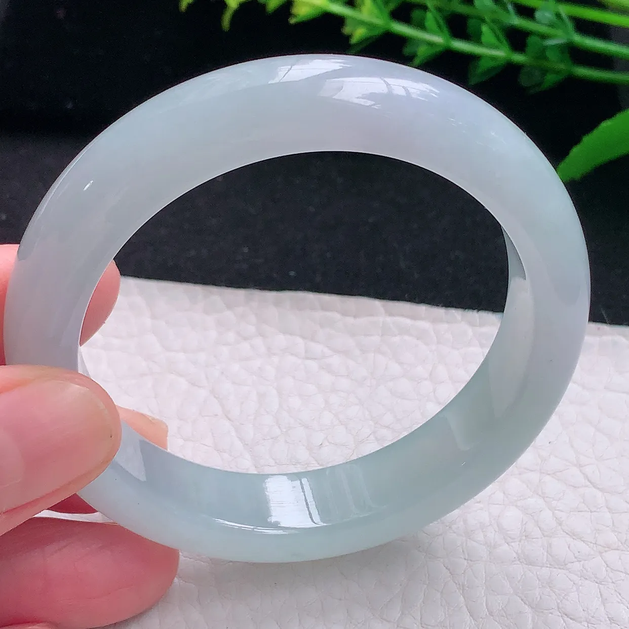 r自然光53.5*12.2*8.2平安镯 天然缅甸翡翠a 货冰荧纯美宽边玉镯子