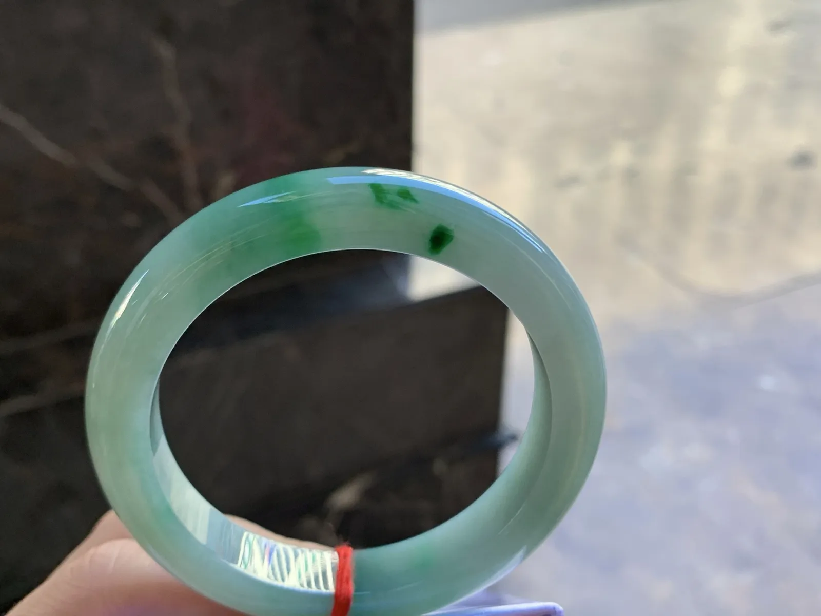 56-11.4-9.1

带色手镯^_^玉质温润