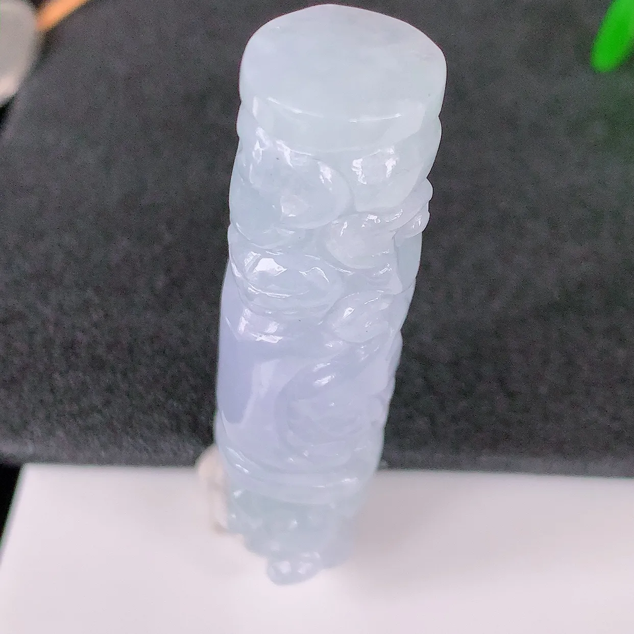 自然光实拍，冰润紫罗兰翡翠招财貔貅柱吊坠，民间有“一摸貔貅运程旺盛，再摸貔貅财运滚滚，三摸貔貅平步青云 ”的美好祝愿。#01.2