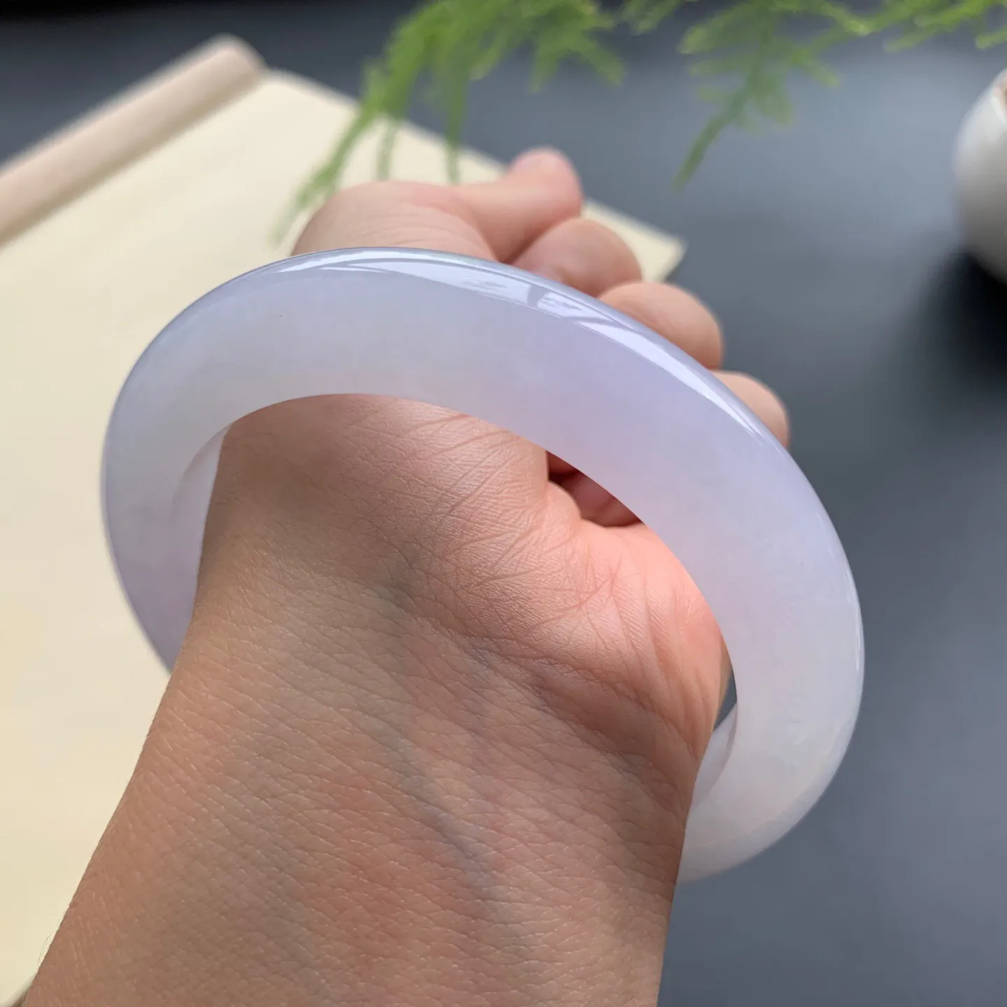 56.6圈口冰正圈手镯 尺寸：56.6-12-9.8，无纹裂，白净光滑，细腻起胶