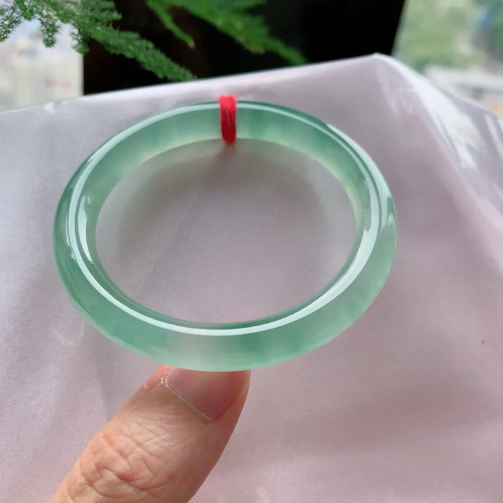 贵妃冰玻绿 无瑕 尺寸:51.3/47.1/8.4 种色俱佳