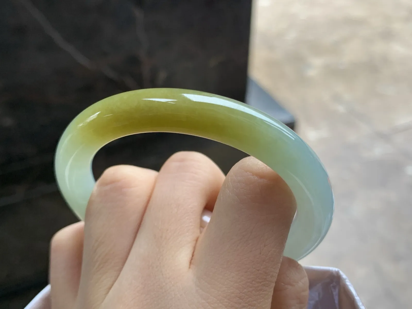 53.5-9

黄翡圆条手镯^_^颜色鲜艳 浓郁