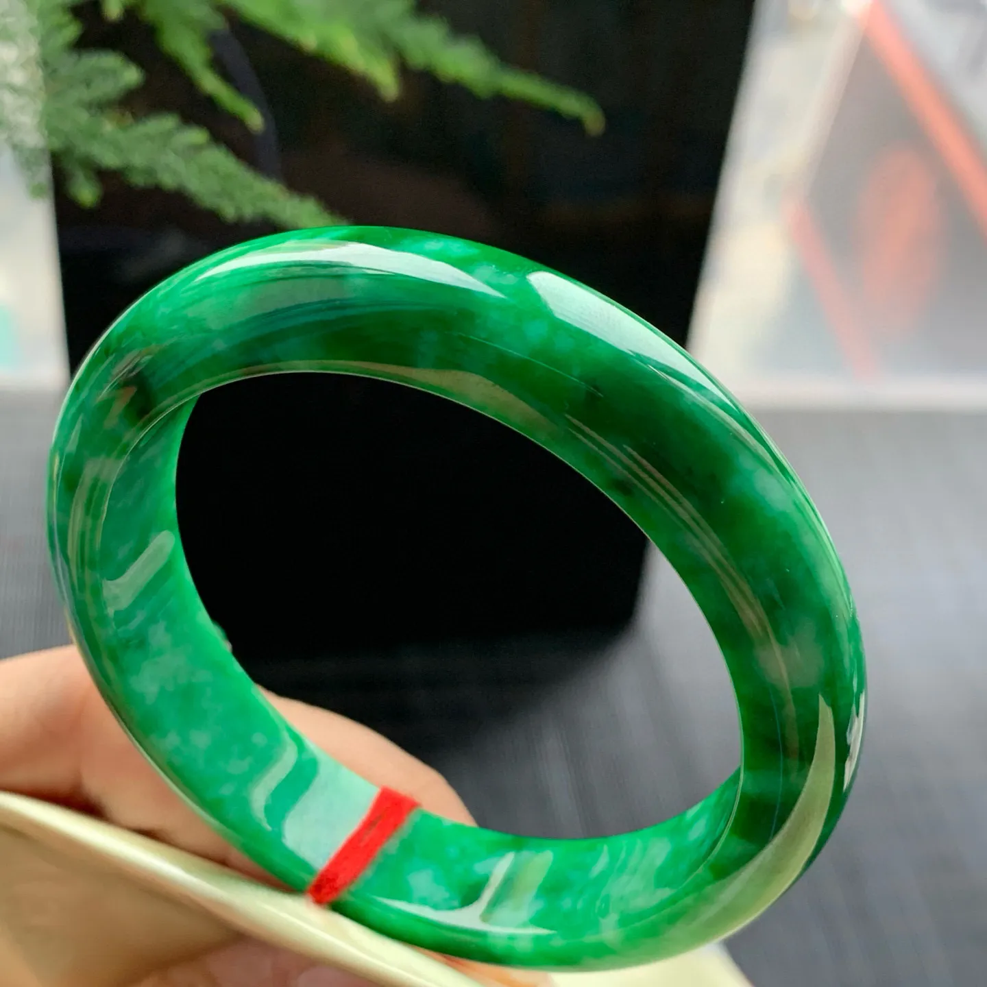 正圈满绿 无瑕 尺寸:57.1/12.3/7.7 满色