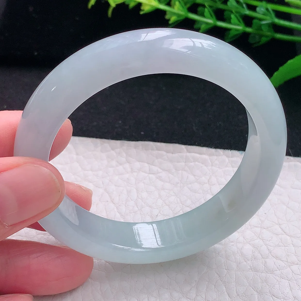 r自然光53.5*12.2*8.2平安镯 天然缅甸翡翠a 货冰荧纯美宽边玉镯子