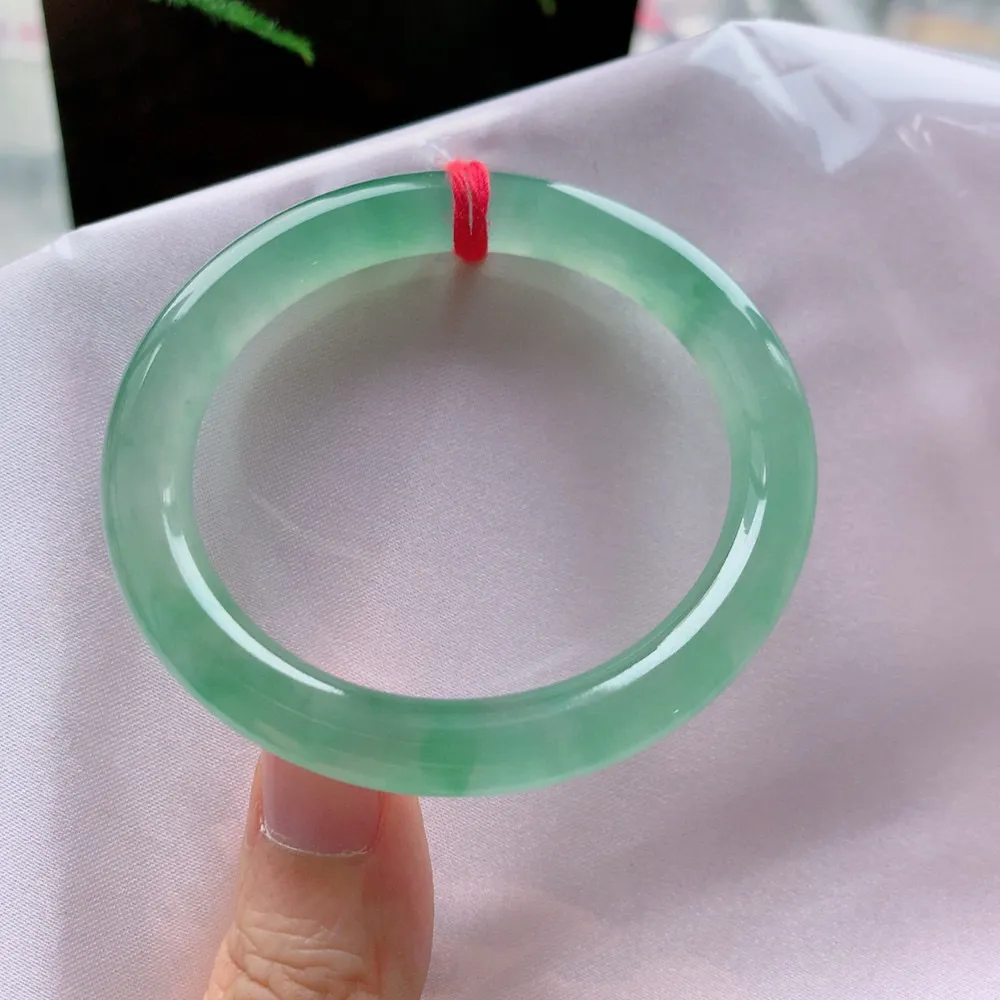 贵妃冰玻绿 无瑕 尺寸:51.3/47.1/8.4 种色俱佳