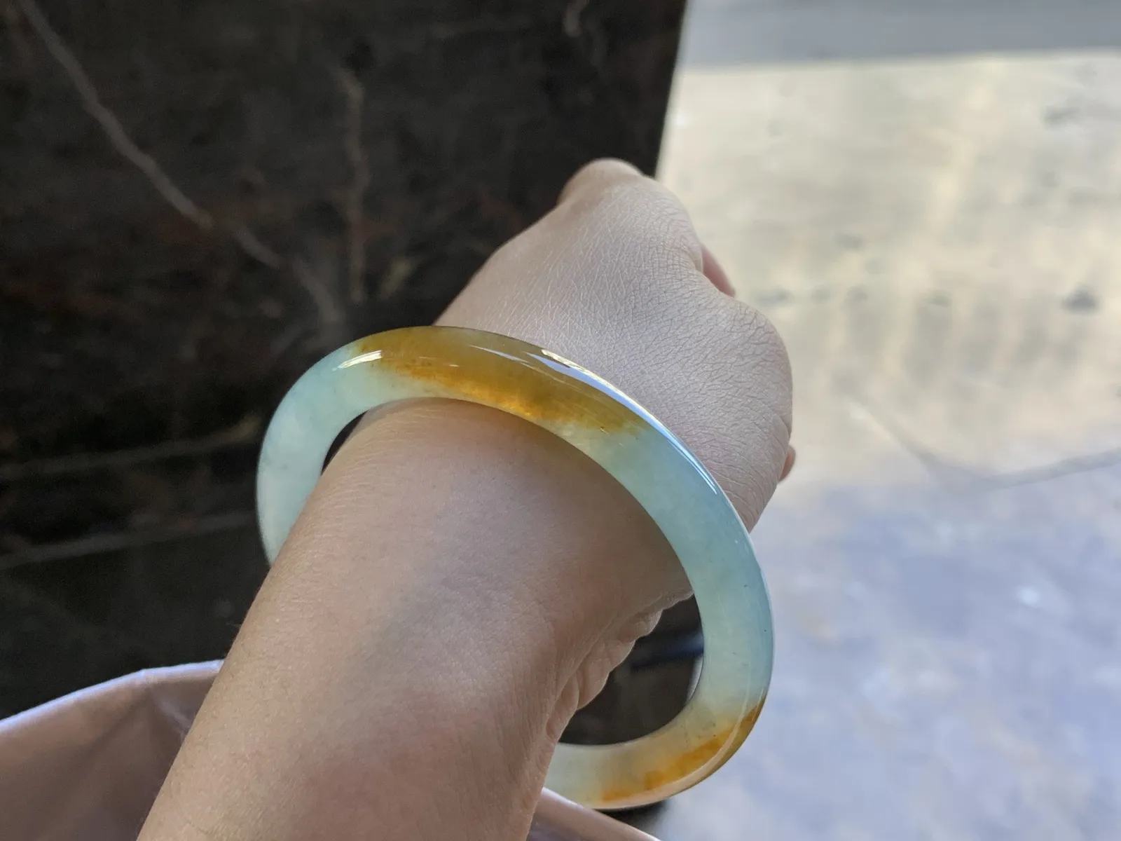 56-8.2

冰黄翡圆条手镯^_^