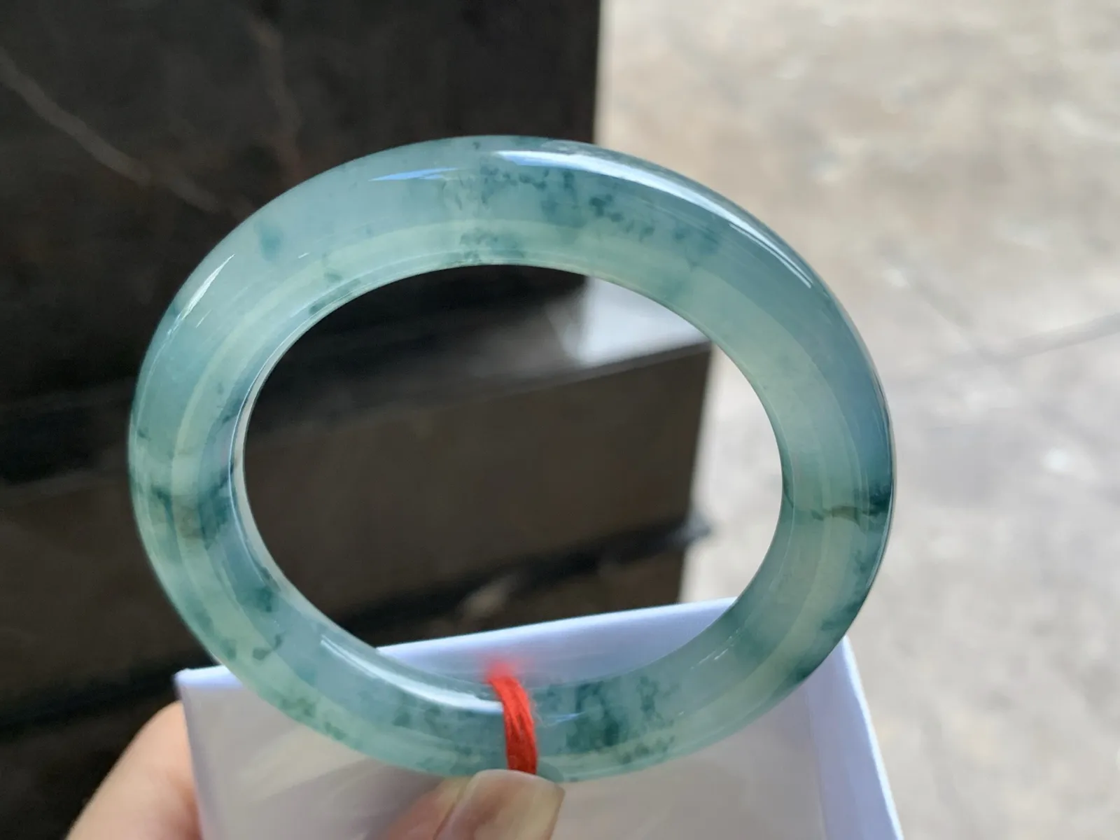 53.5-11

冰蓝花圆条手镯^_^冰透 荧光十足