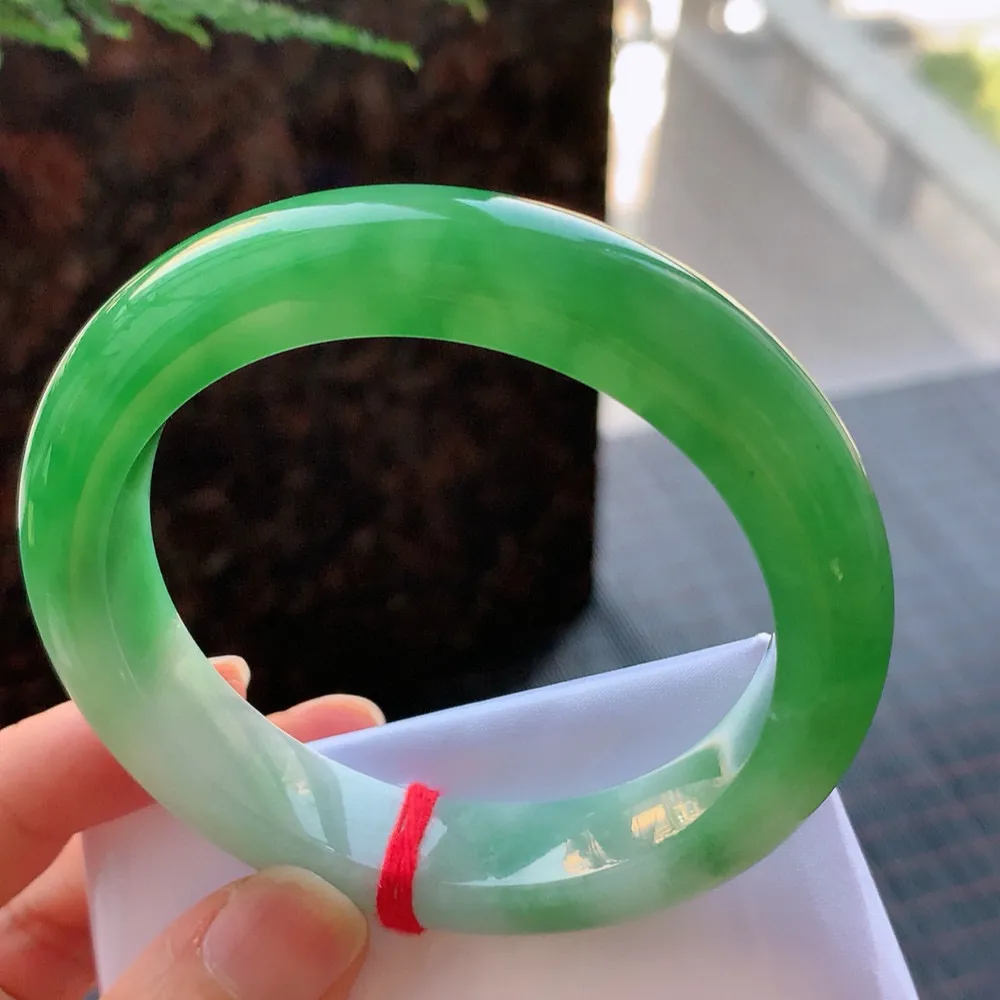 正圈一大圈阳绿 无瑕 尺寸:56.4/12.2/9.4 色好