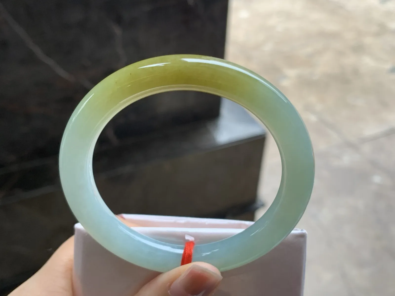 53.5-9

黄翡圆条手镯^_^颜色鲜艳 浓郁