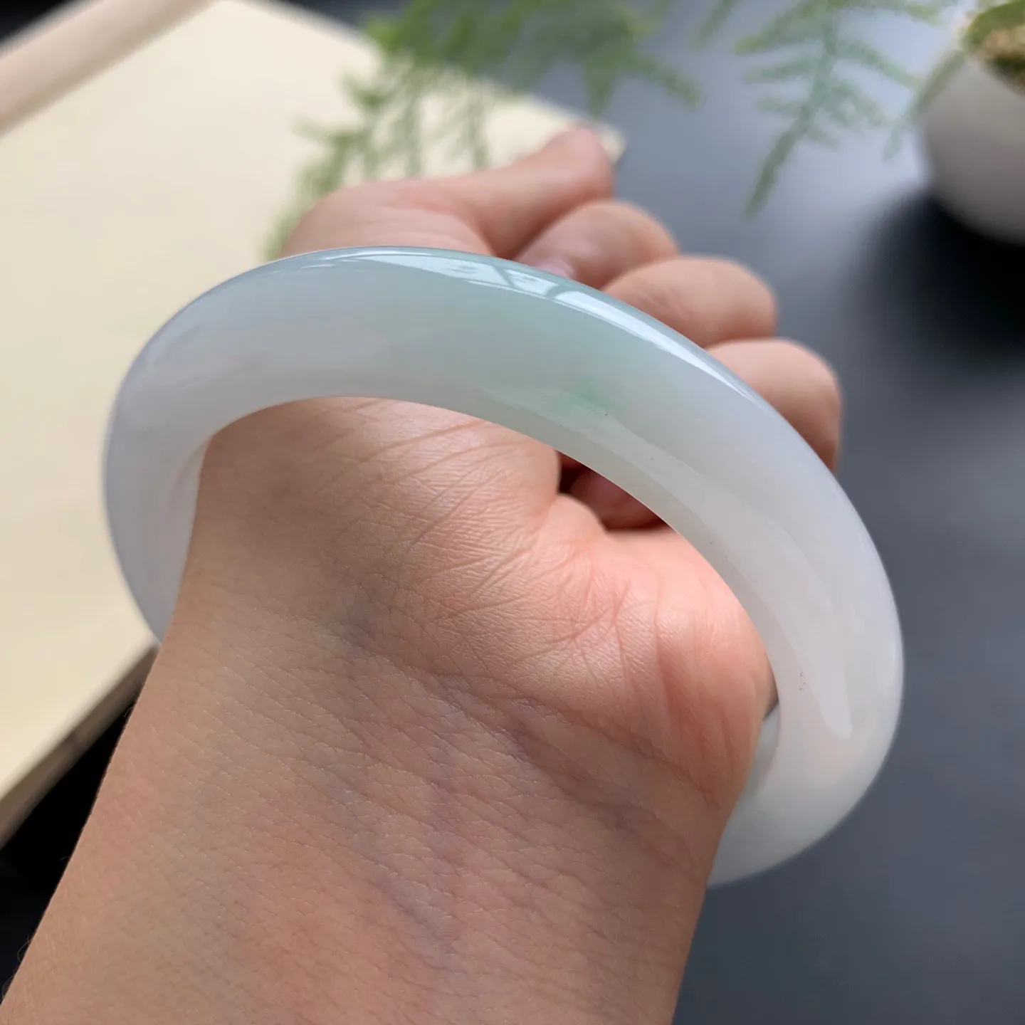 58.5圈口糯冰正圈手镯 尺寸：58.5-12.3-9.3，无纹裂，细腻釉洁，清爽干净