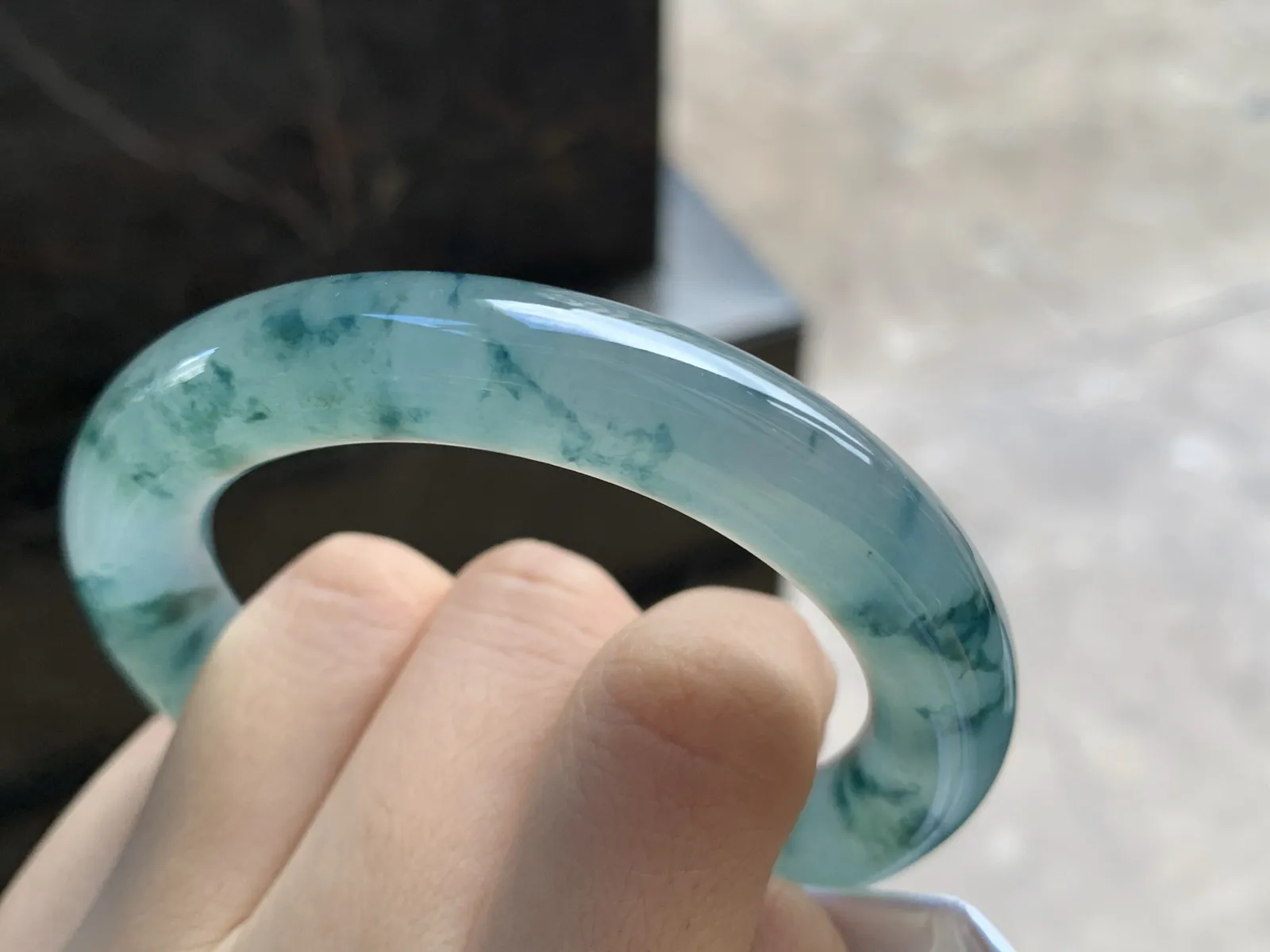 53.5-11

冰蓝花圆条手镯^_^冰透 荧光十足