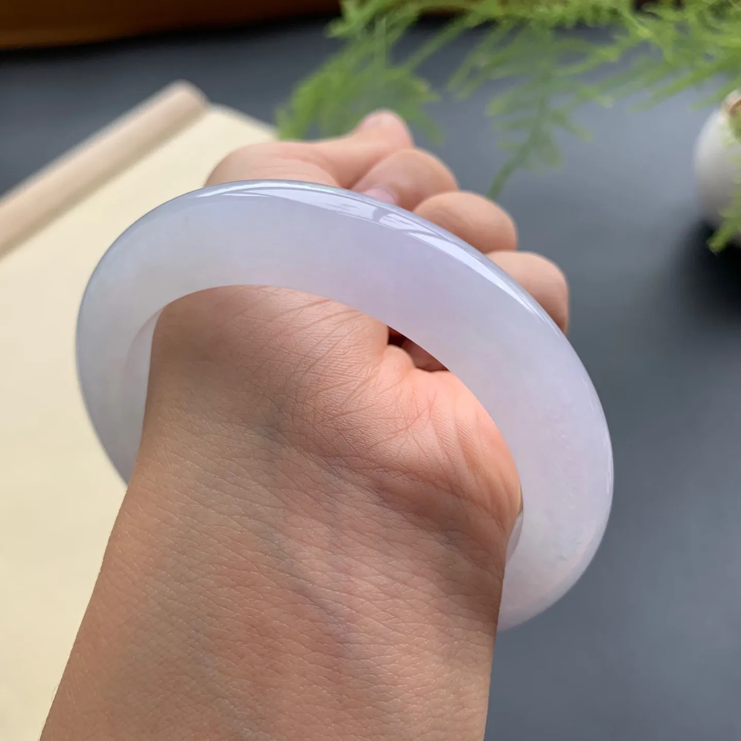 56.6圈口冰正圈手镯 尺寸：56.6-12-9.8，无纹裂，白净光滑，细腻起胶