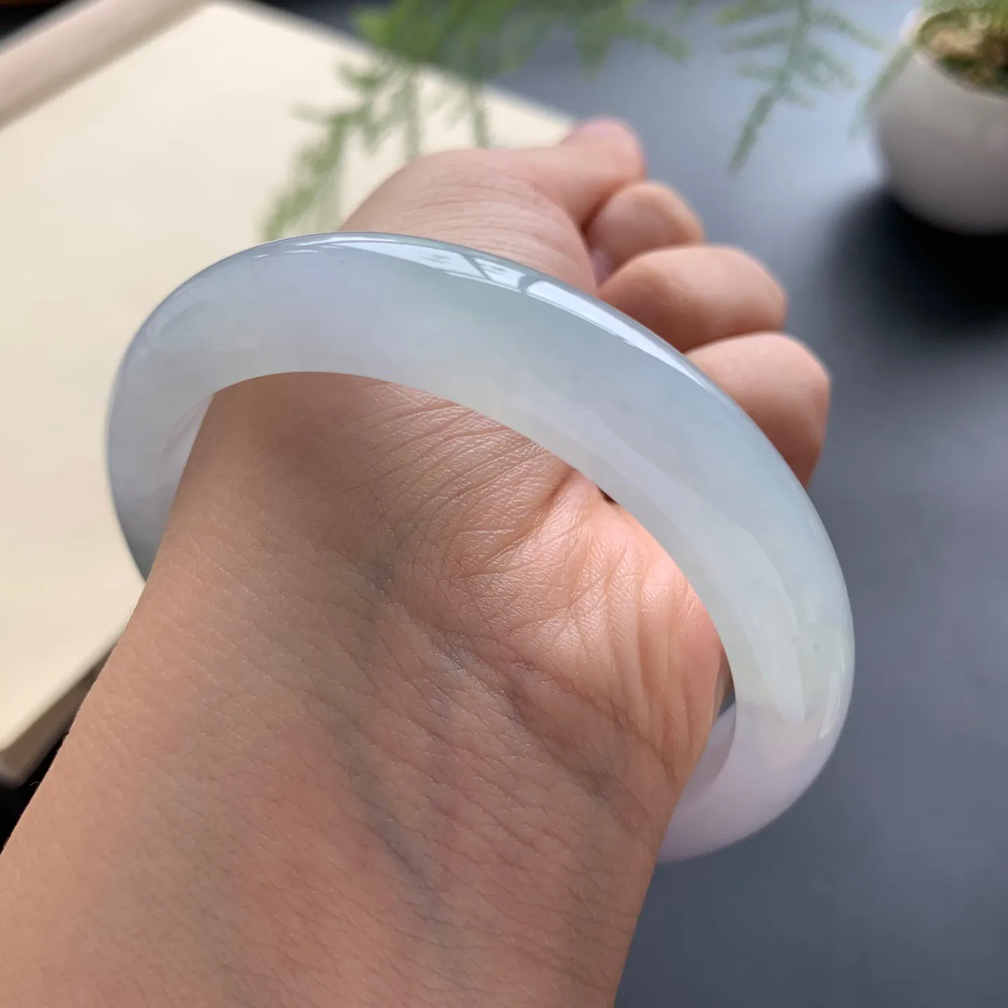 56.8圈口冰种正圈手镯 尺寸：56.8-12-8.6，无纹裂，水润起胶，细腻光滑