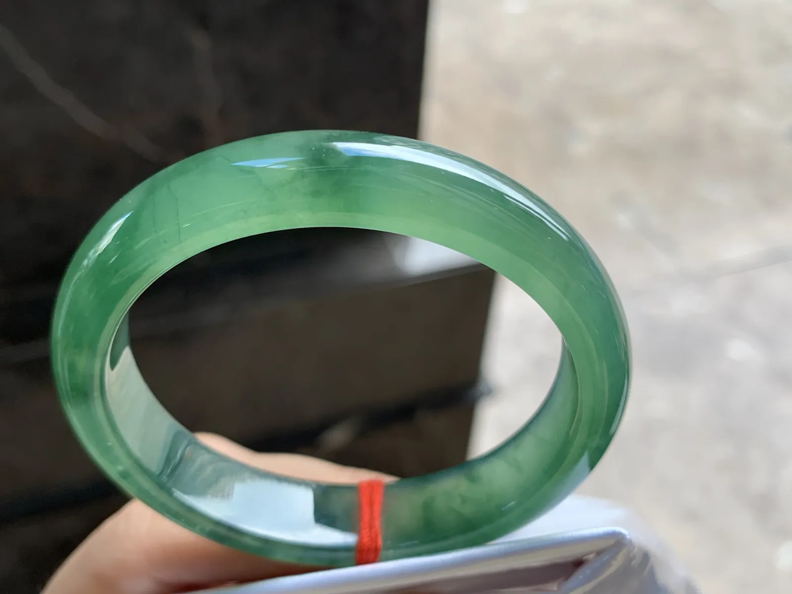 56.5-12.8-8.2

油绿贵妃手镯^_^起光 种老 正圈54可以带