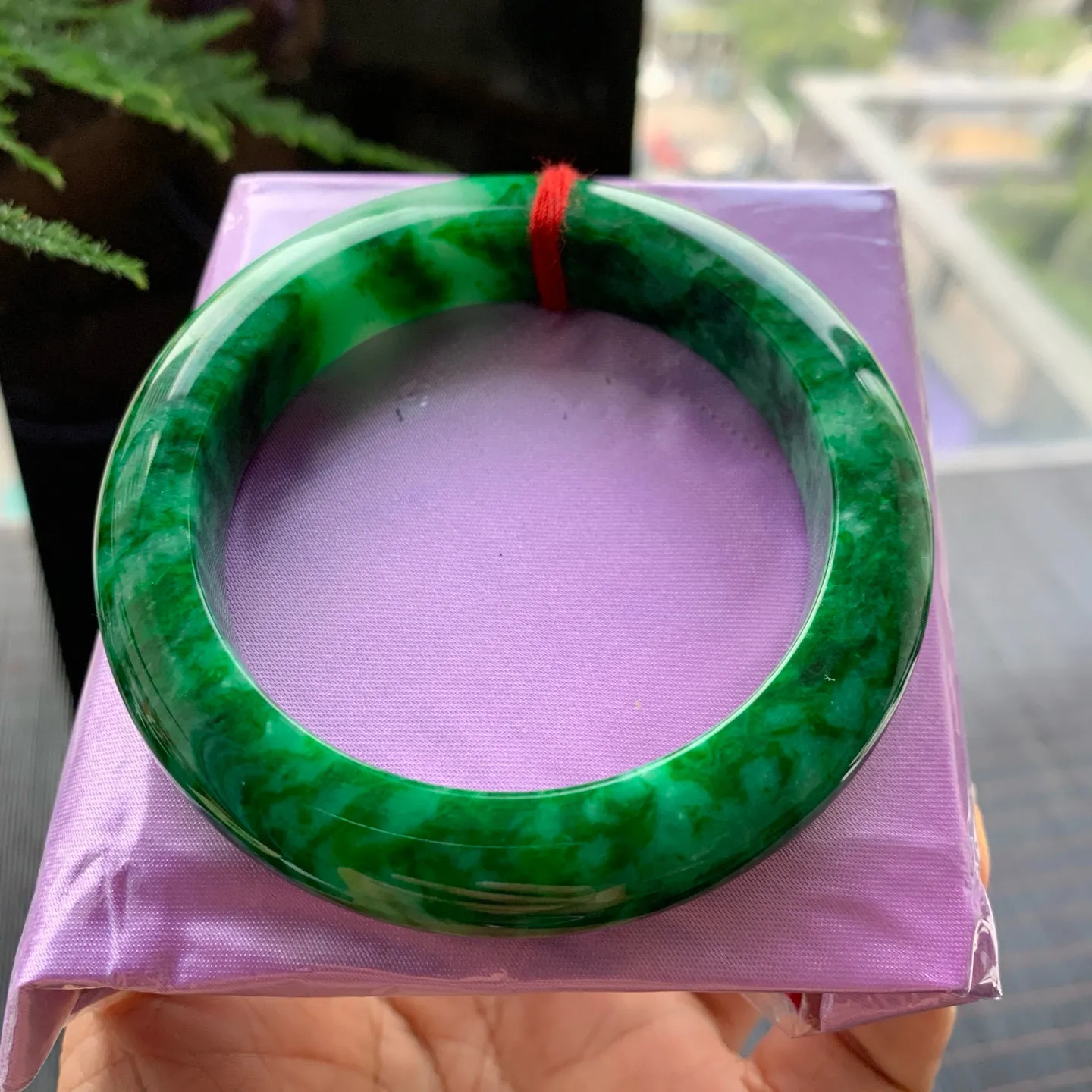 正圈满绿 无瑕 尺寸:56.3/12.6/10.4 满色