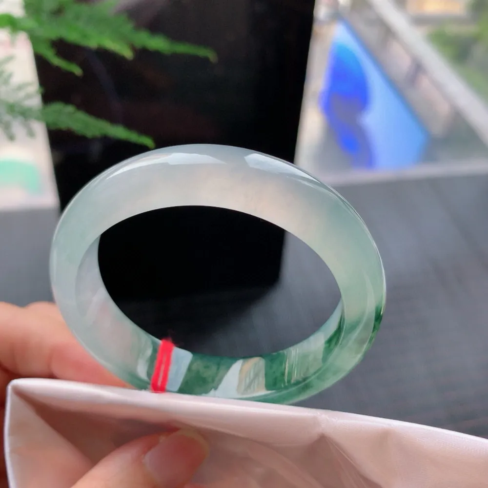 贵妃冰玻飘花 无瑕 尺寸:55.8/51.1/13.1/7.7 花美 种水好