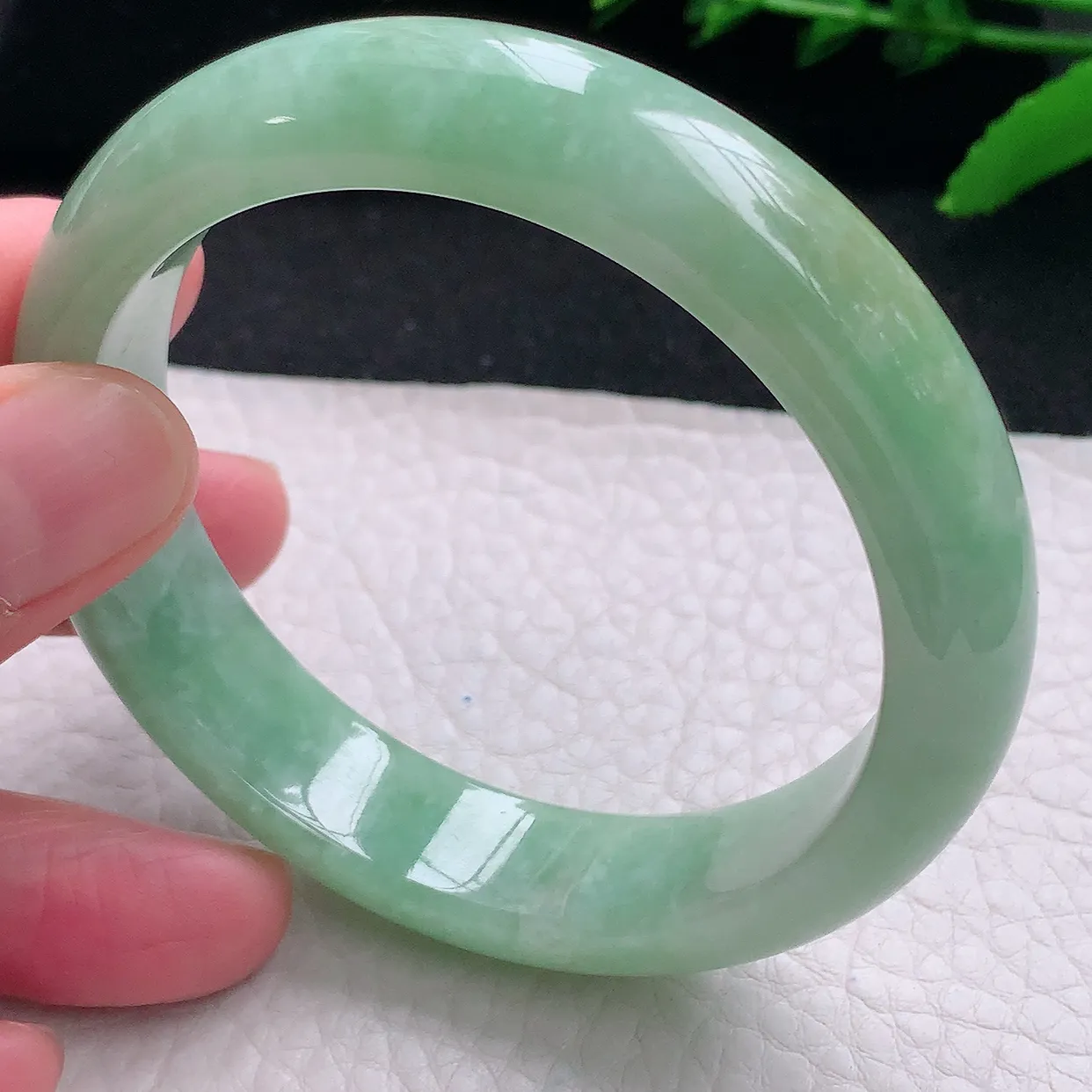 n自然光56*13.5*7.7平安镯 天然缅甸翡翠a 货黄加绿宽边玉镯子 玉手环