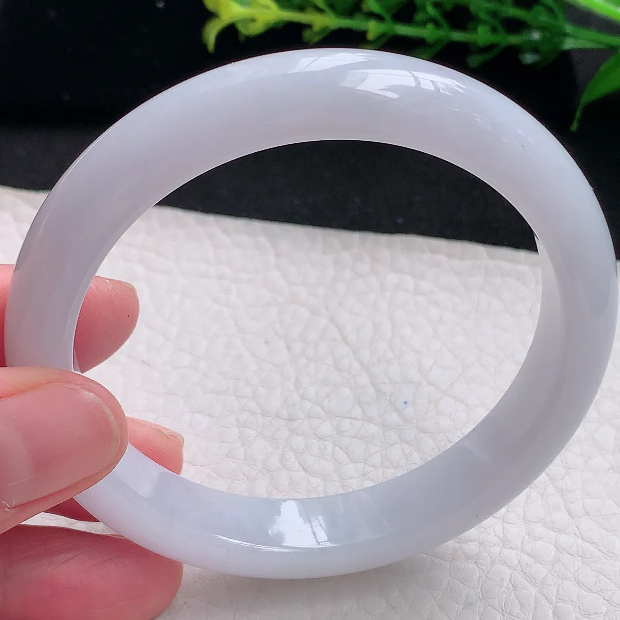 z大圈口60*11.8*8.2平安镯 天然缅甸翡翠a 货白月光宽边玉镯子 玉手环