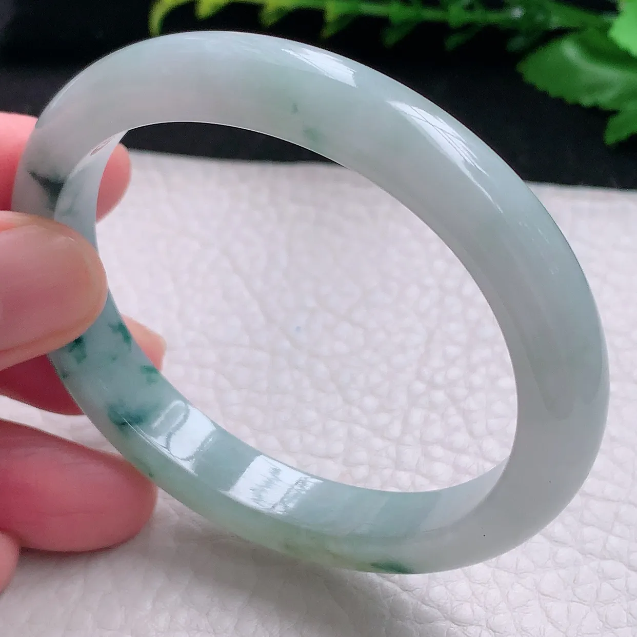 pj自然光54.5*48.6*10*7.5贵妃镯 天然缅甸翡翠a 货冰飘花蛋形宽边玉镯子 玉手环