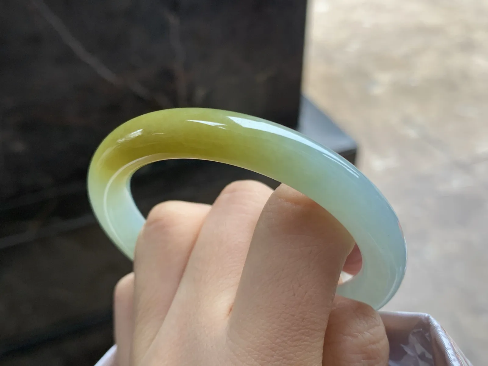 53.5-9

黄翡圆条手镯^_^颜色鲜艳 浓郁