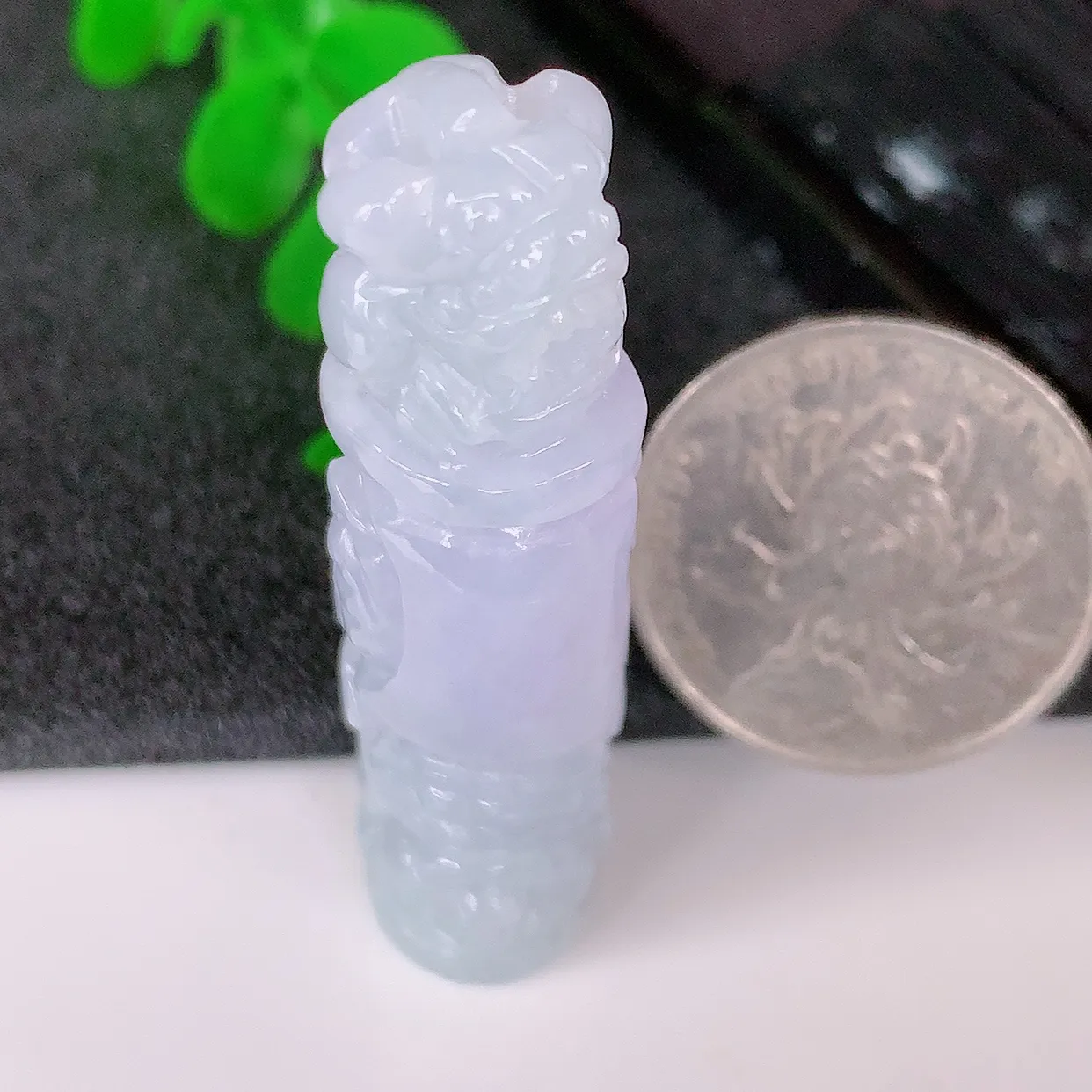 自然光实拍，冰润紫罗兰翡翠招财貔貅柱吊坠，民间有“一摸貔貅运程旺盛，再摸貔貅财运滚滚，三摸貔貅平步青云 ”的美好祝愿。#01.2