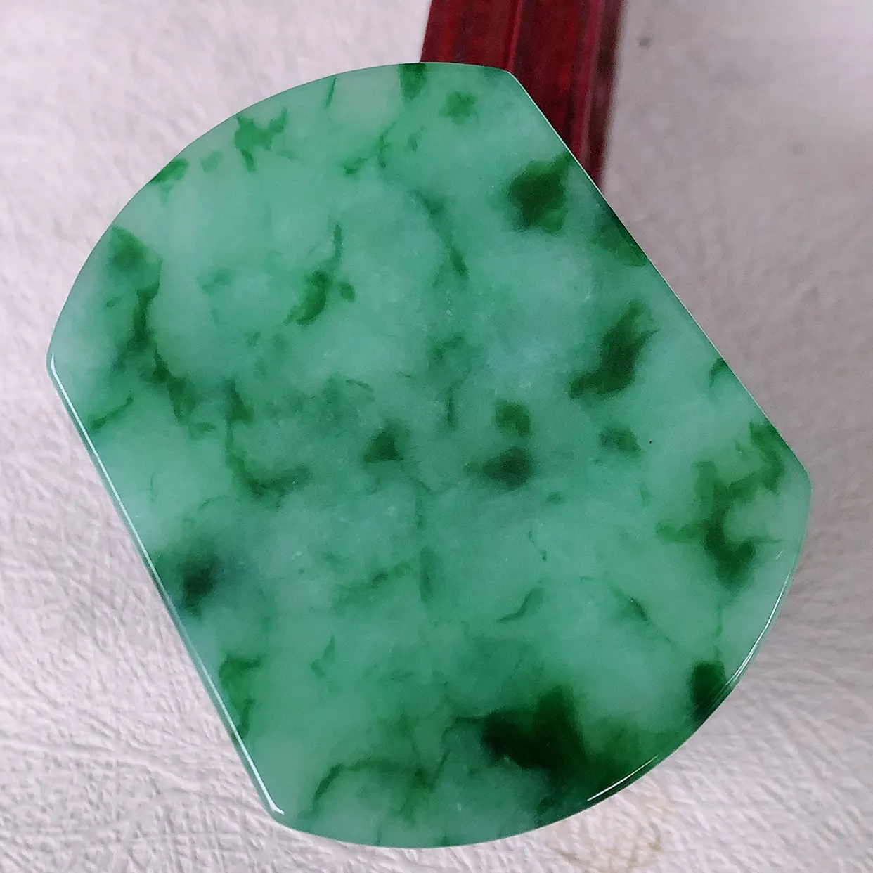 自然光实拍，水润飘花翡平安无事牌吊坠，翡翠无事牌，平平安安，无事牌翠色灵动，佩戴平安时尚！#46.2