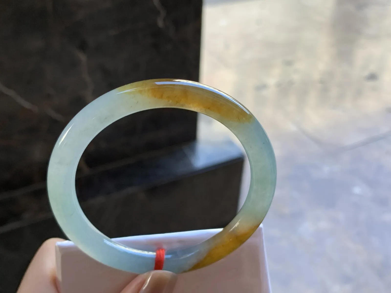 56-8.2

冰黄翡圆条手镯^_^