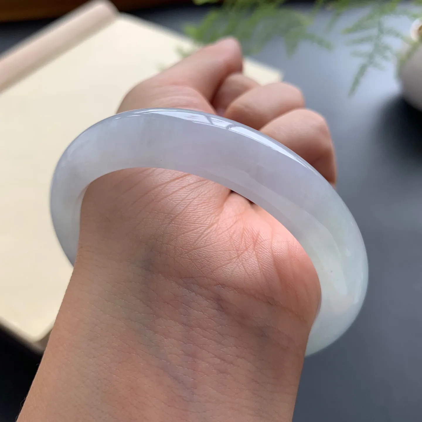 56.8圈口冰种正圈手镯 尺寸：56.8-12-8.6，无纹裂，水润起胶，细腻光滑
