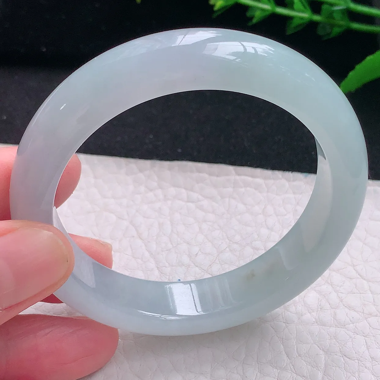 r自然光53.5*12.2*8.2平安镯 天然缅甸翡翠a 货冰荧纯美宽边玉镯子