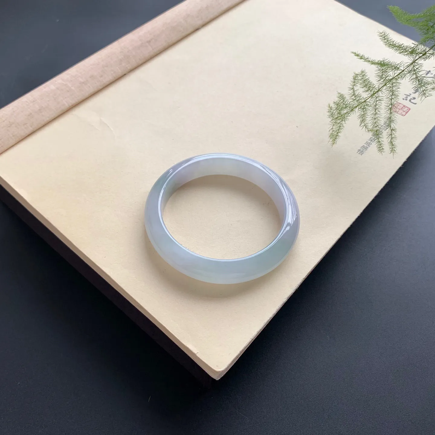 56.8圈口冰种正圈手镯 尺寸：56.8-12-8.6，无纹裂，水润起胶，细腻光滑