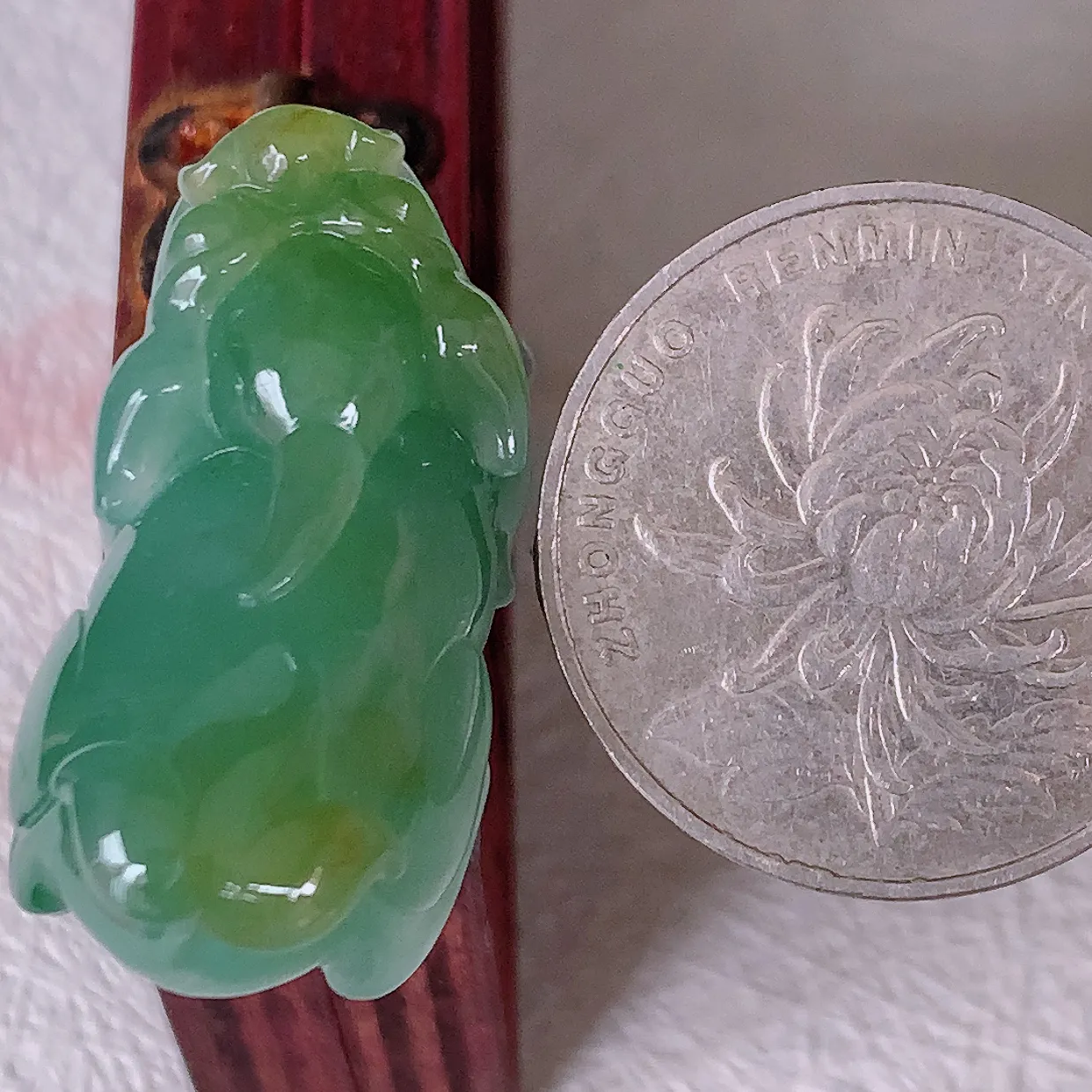 自然光实拍，冰润双彩翡翠招财貔貅吊坠，民间有“一摸貔貅运程旺盛，再摸貔貅财运滚滚，三摸貔貅平步青云 ”的美好祝愿。#46.2