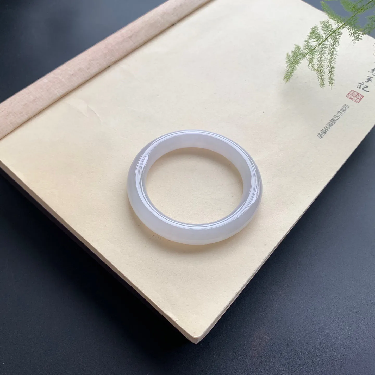 圈口冰圆条手镯 尺寸：52.8-10.5-10，水润起胶，条形饱满