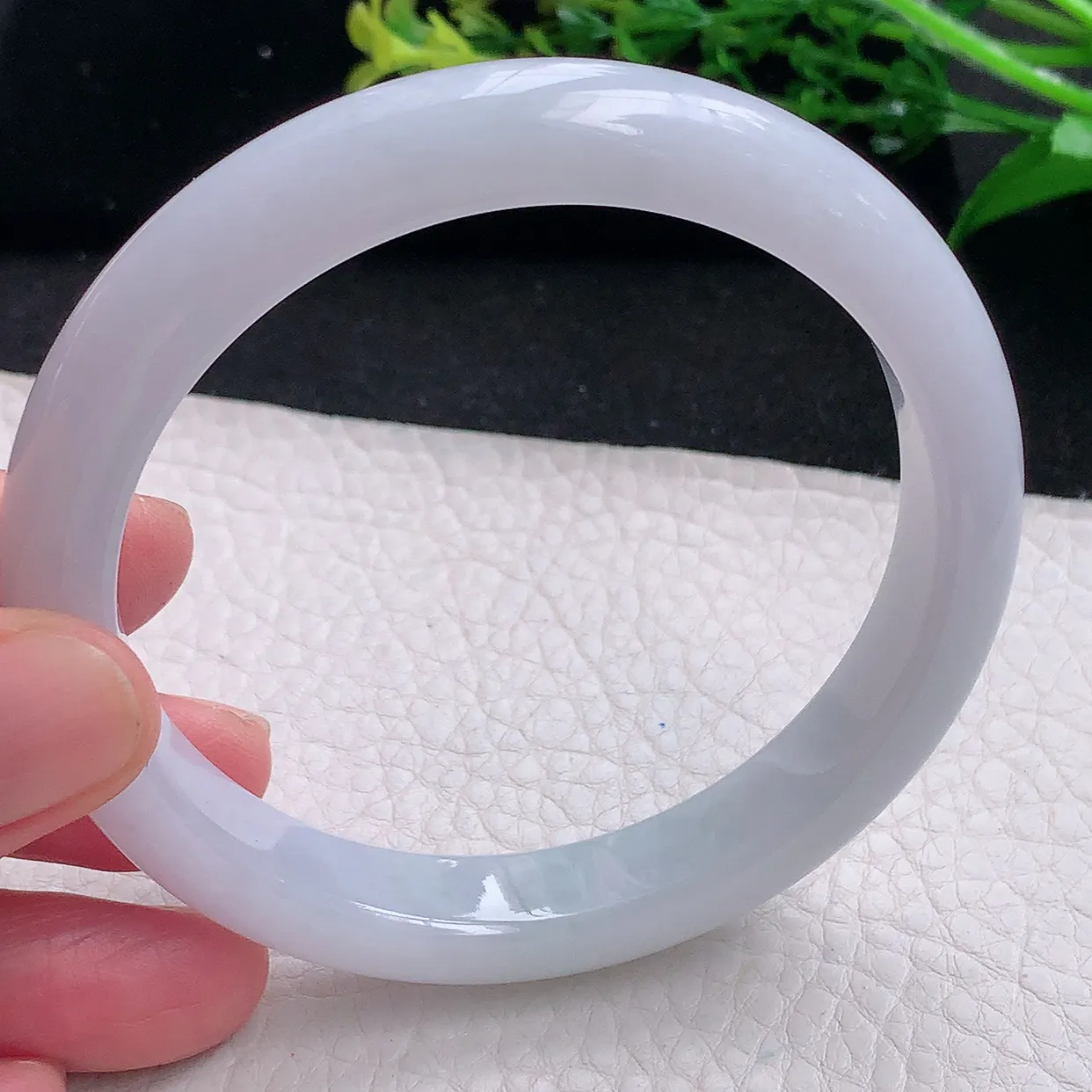 z大圈口62*11.5*8.2平安镯 天然缅甸翡翠a 货白月光大气宽边玉镯子 玉手环