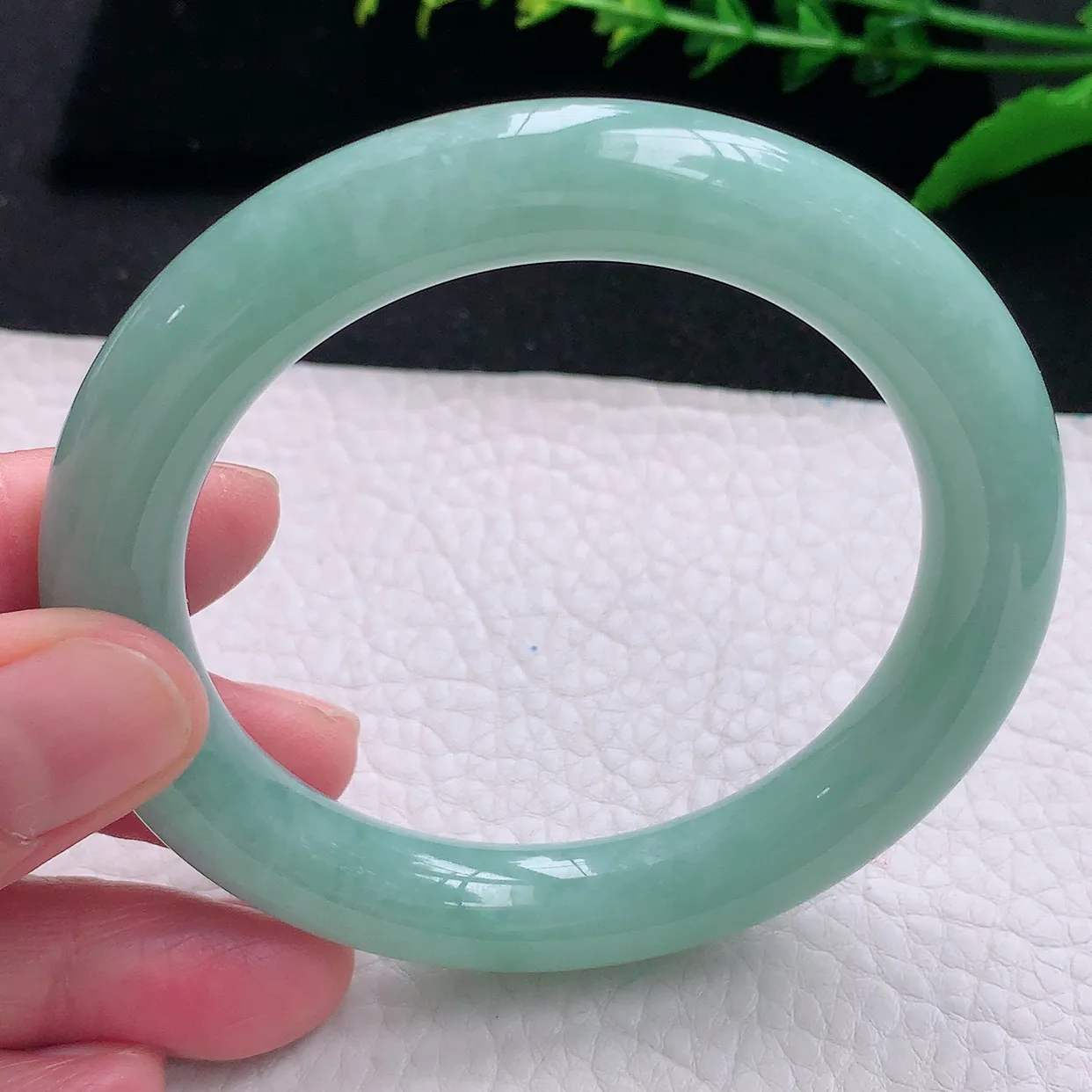 n自然光57*10.5美人镯 天然缅甸翡翠a 货蓝韵圆条玉镯子 玉手环