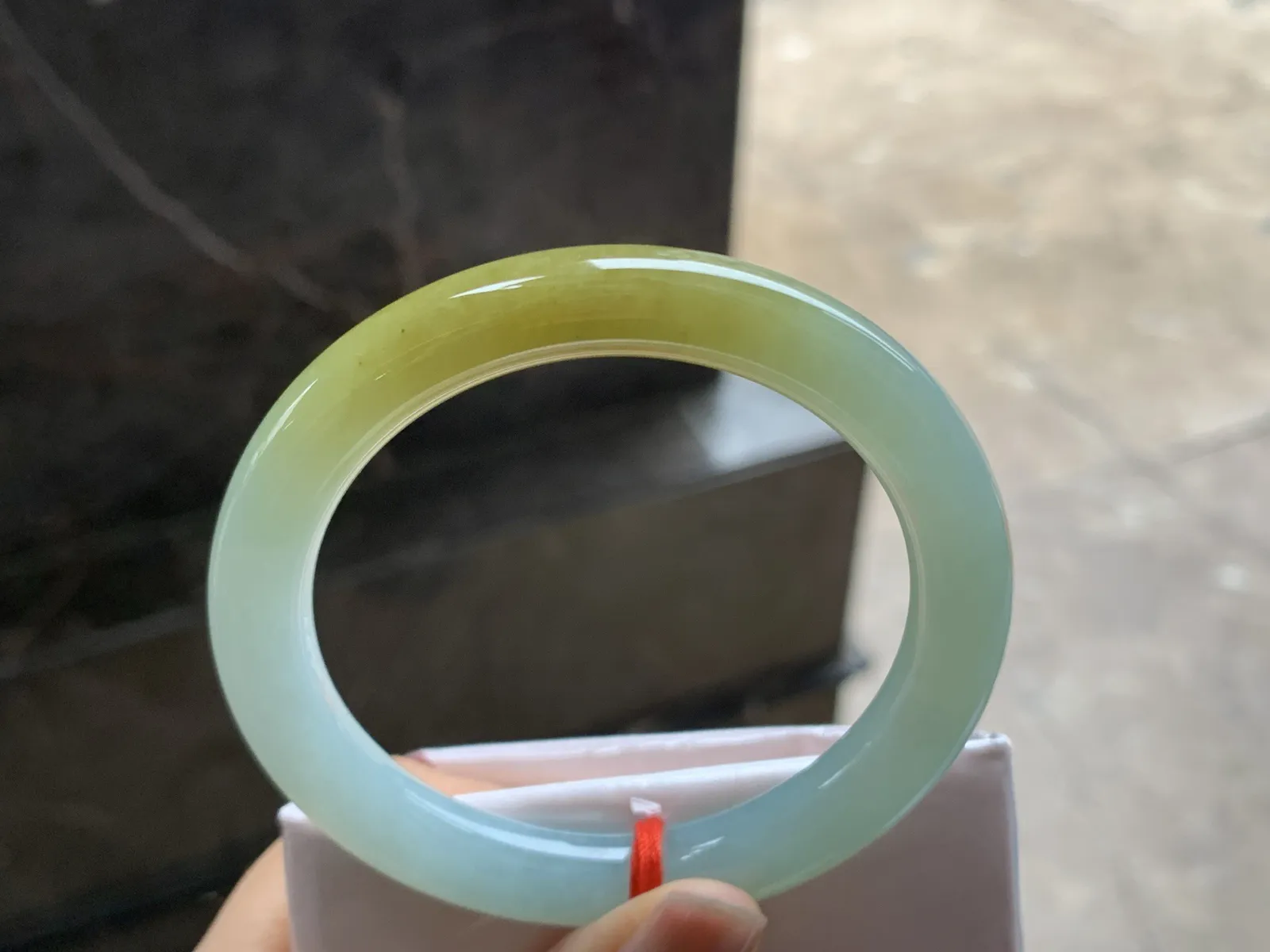 53.5-9

黄翡圆条手镯^_^颜色鲜艳 浓郁