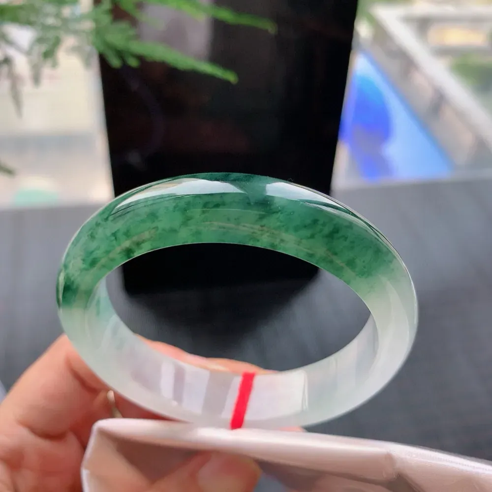 贵妃冰玻飘花 无瑕 尺寸:55.8/51.1/13.1/7.7 花美 种水好