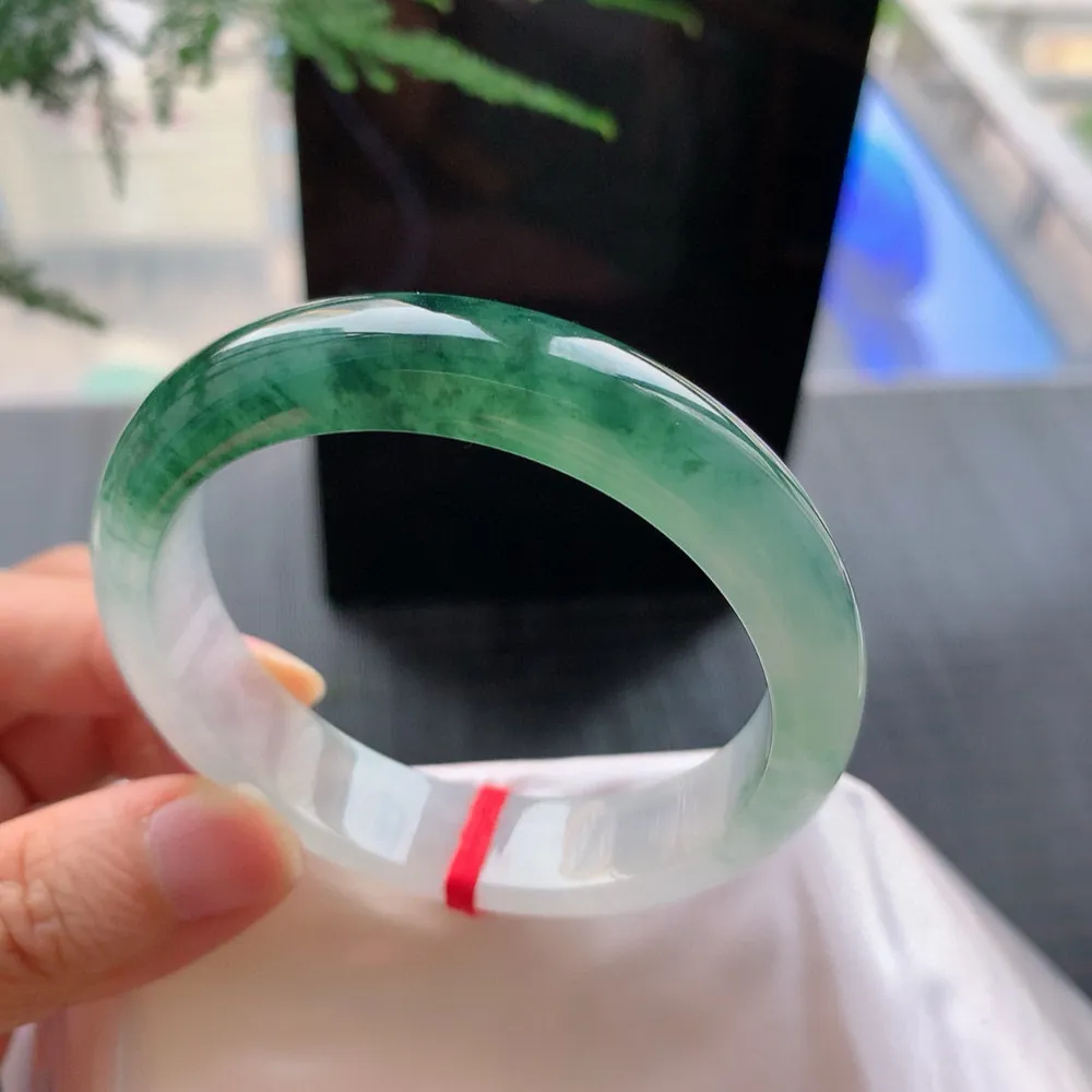 贵妃冰玻飘花 无瑕 尺寸:55.8/51.1/13.1/7.7 花美 种水好