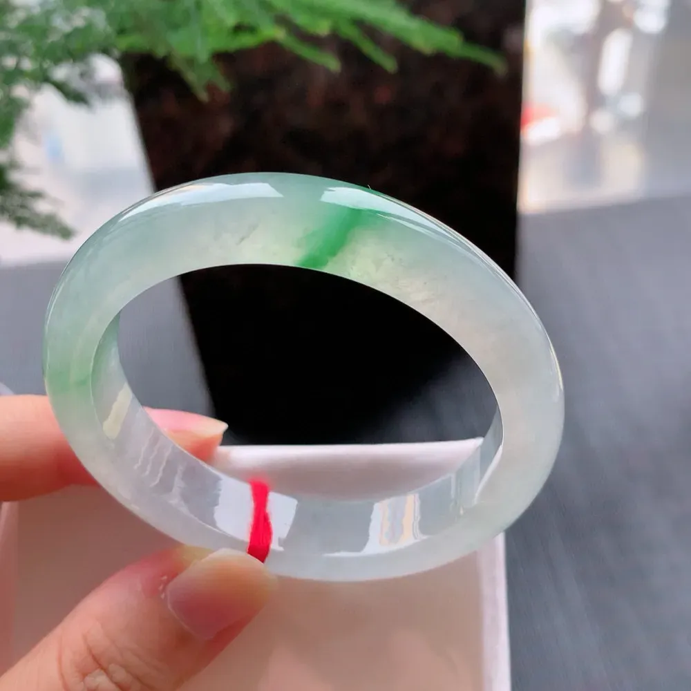 贵妃冰玻阳绿 无瑕 尺寸:52.6/46/12.7/7.8 种色俱佳