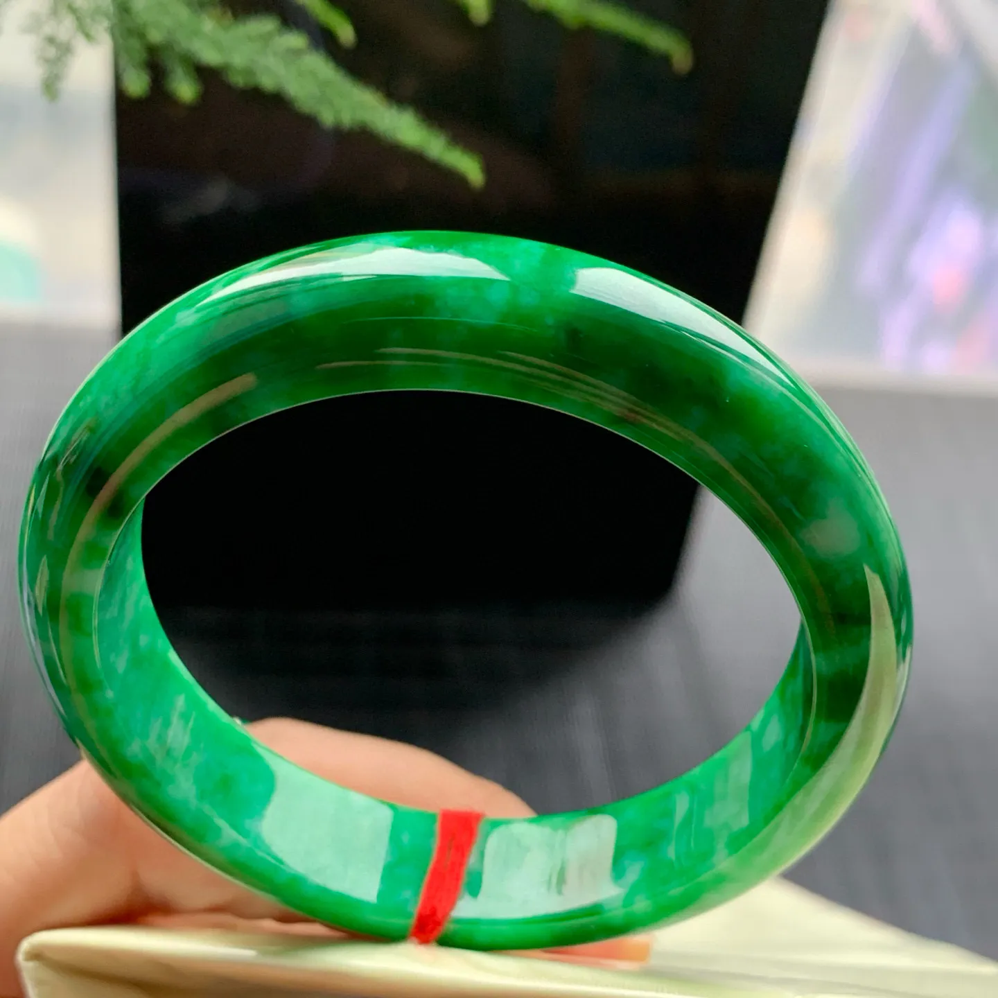 正圈满绿 无瑕 尺寸:57.1/12.3/7.7 满色