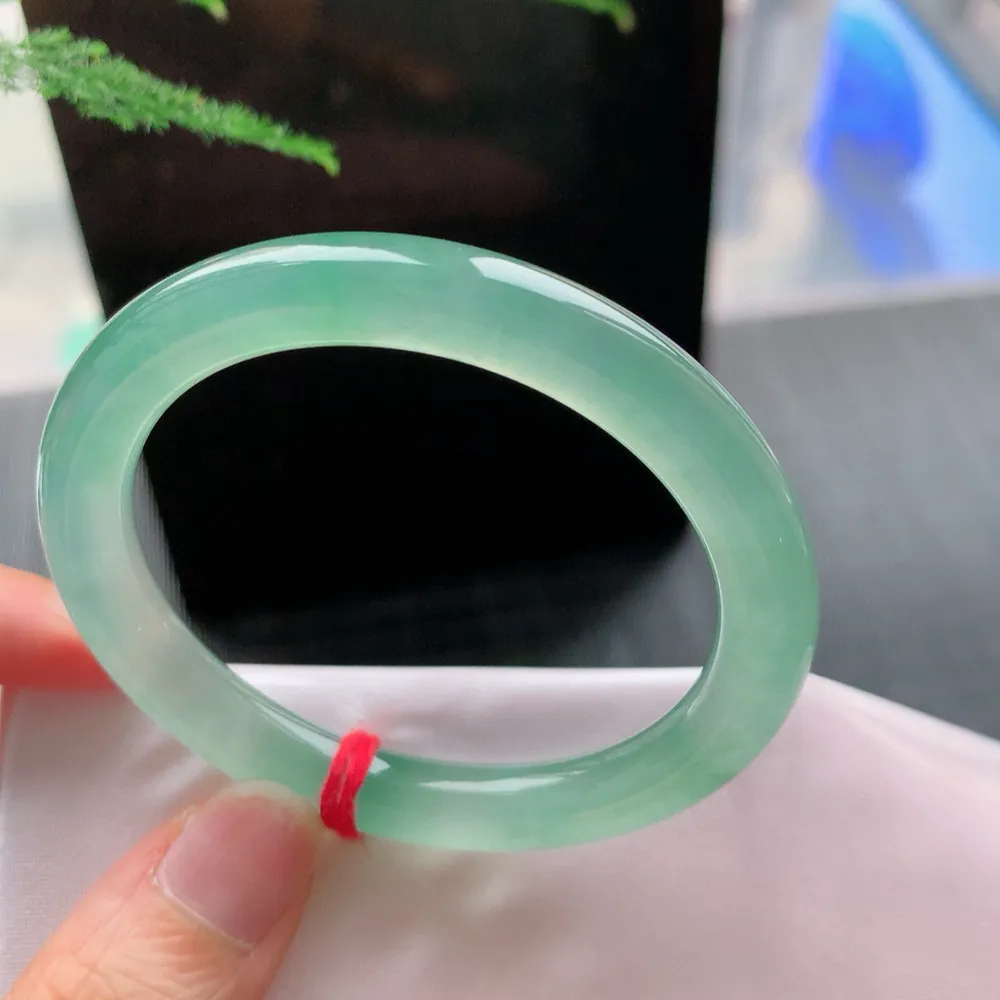 贵妃冰玻绿 无瑕 尺寸:51.3/47.1/8.4 种色俱佳