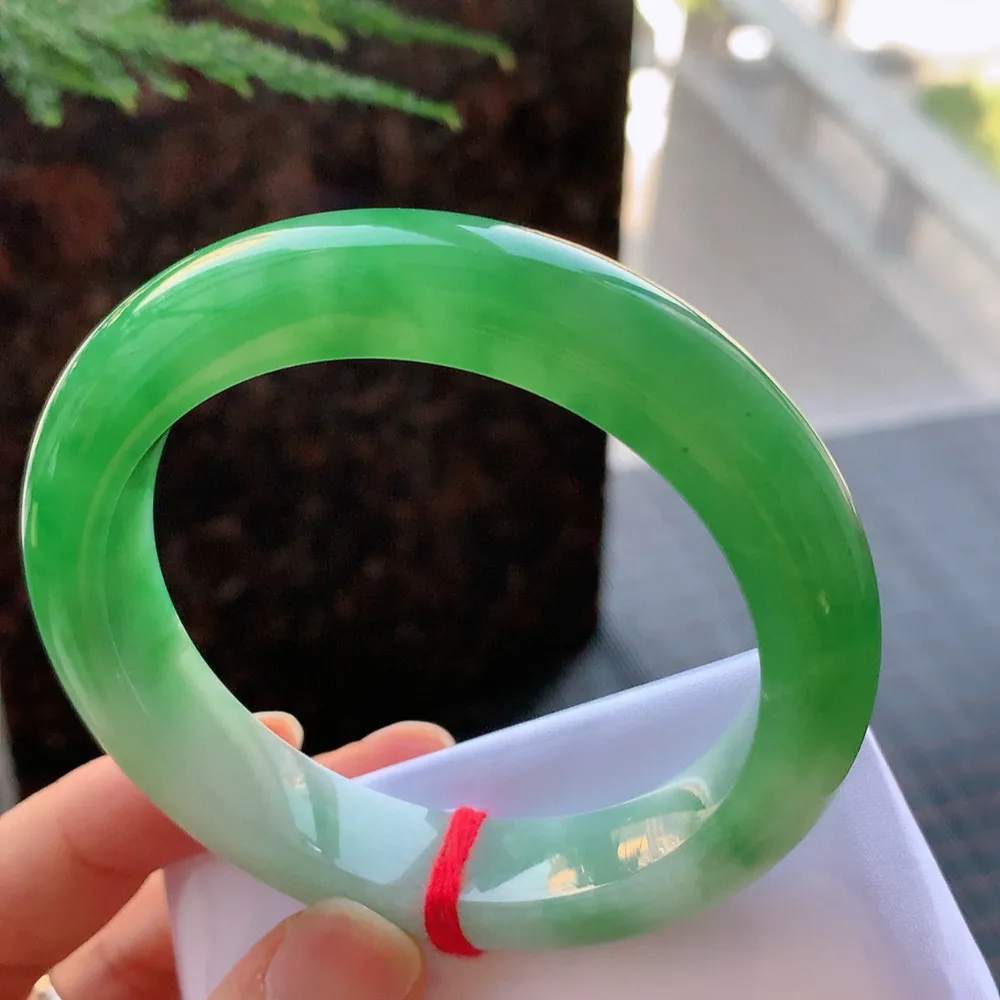 正圈一大圈阳绿 无瑕 尺寸:56.4/12.2/9.4 色好