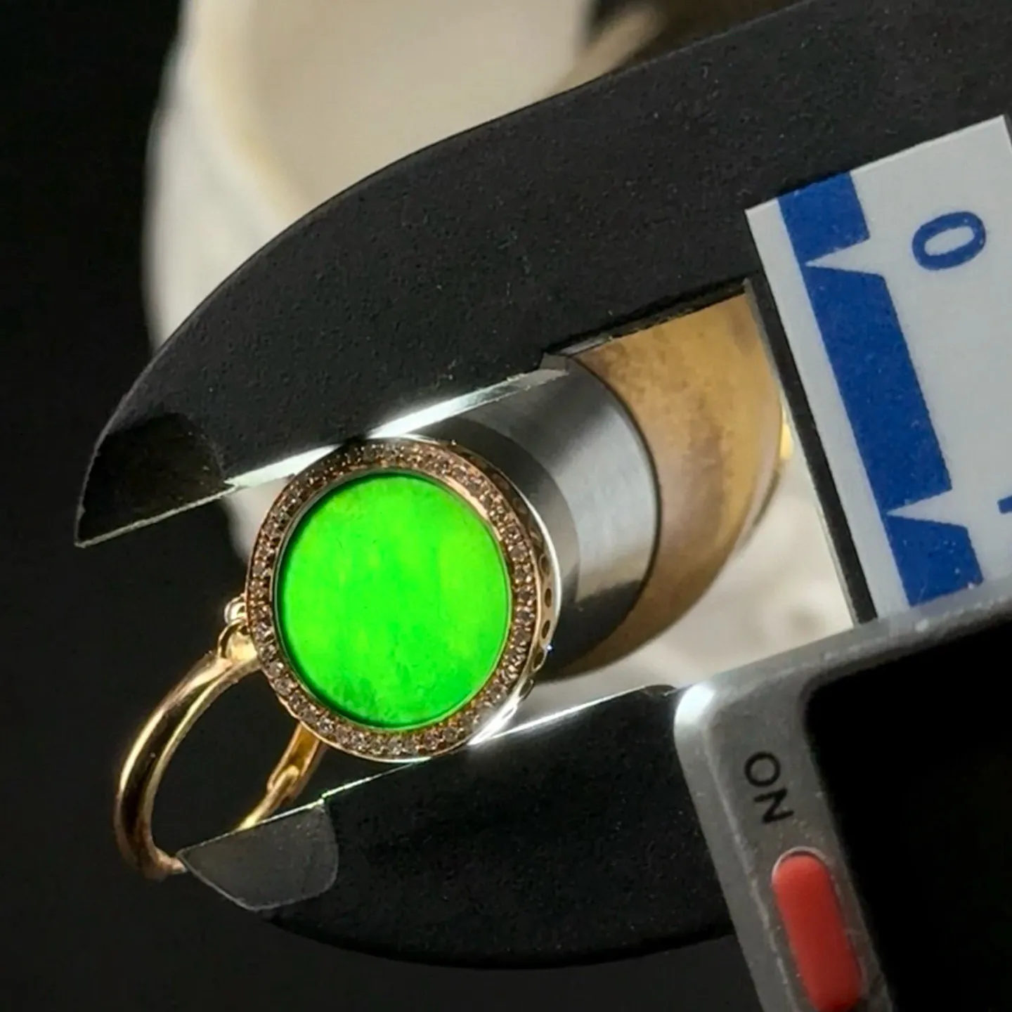 精品18k圆片耳坠 种好色正 黑度极好 打灯通透 油性十足 尺寸12.7