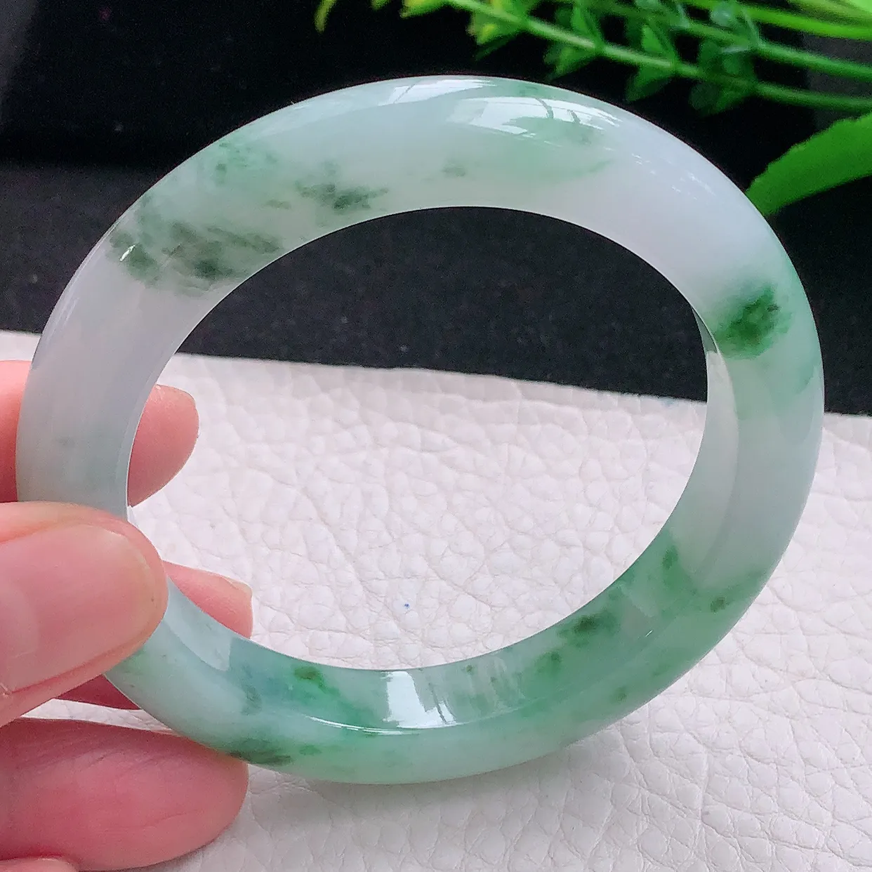 js自然光56*10.8*9.3平安镯 天然缅甸翡翠a 货冰飘绿花清秀宽边玉镯子