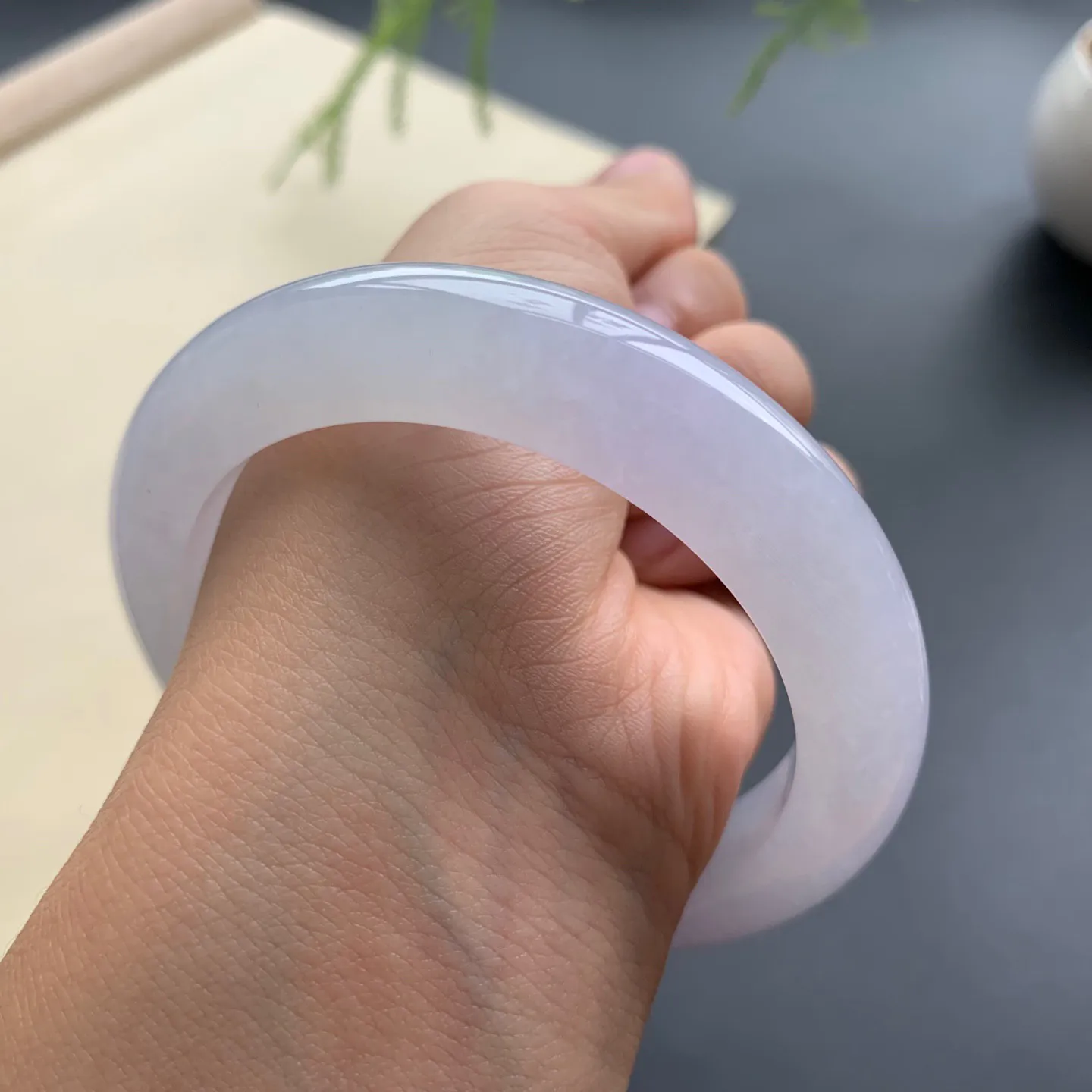 56.6圈口冰正圈手镯 尺寸：56.6-12-9.8，无纹裂，白净光滑，细腻起胶