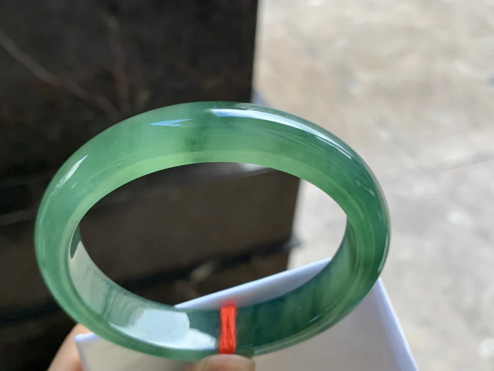 56.5-12.8-8.2

油绿贵妃手镯^_^起光 种老 正圈54可以带